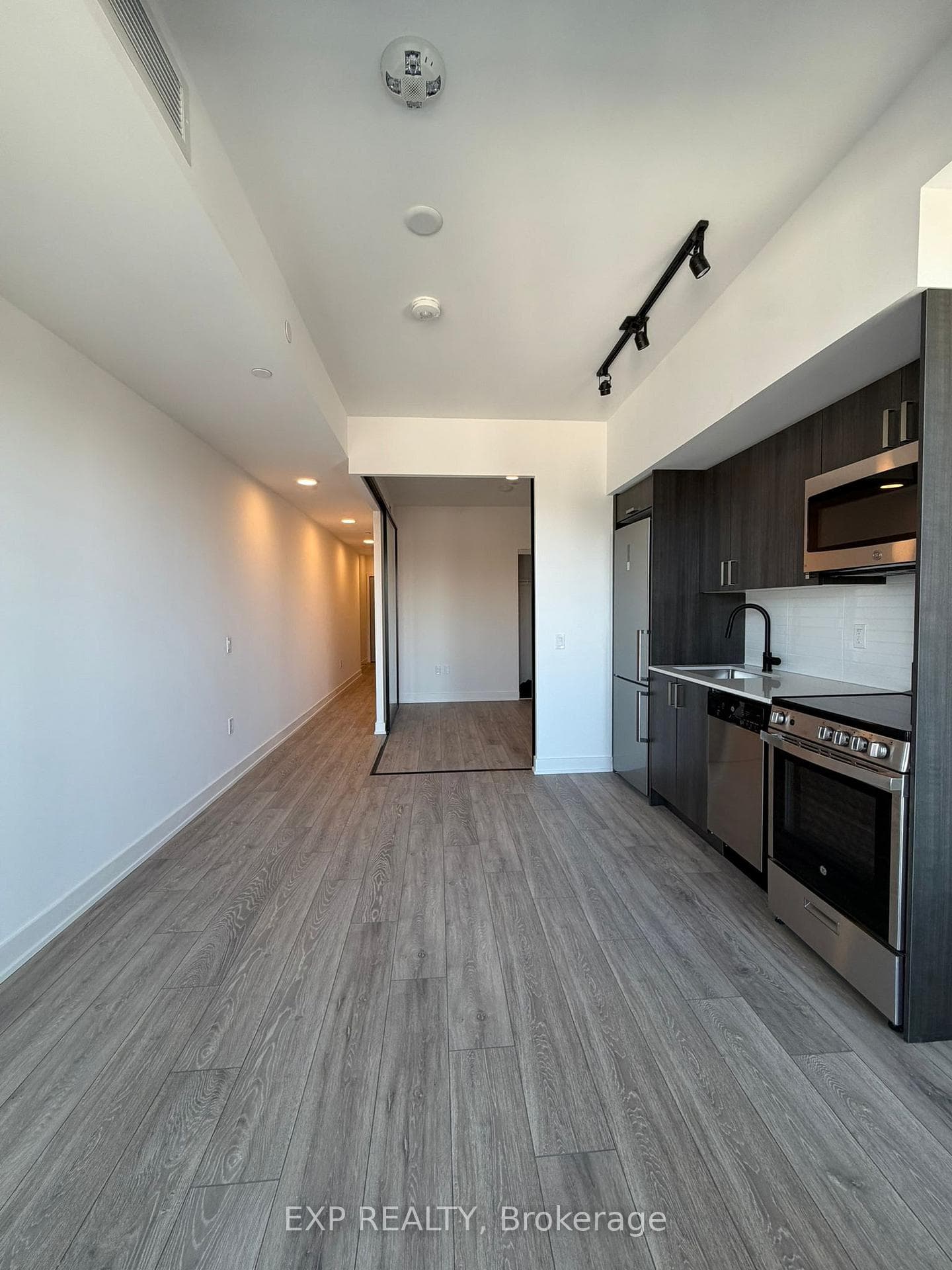 758 Dovercourt Road Unit 410 photo 9