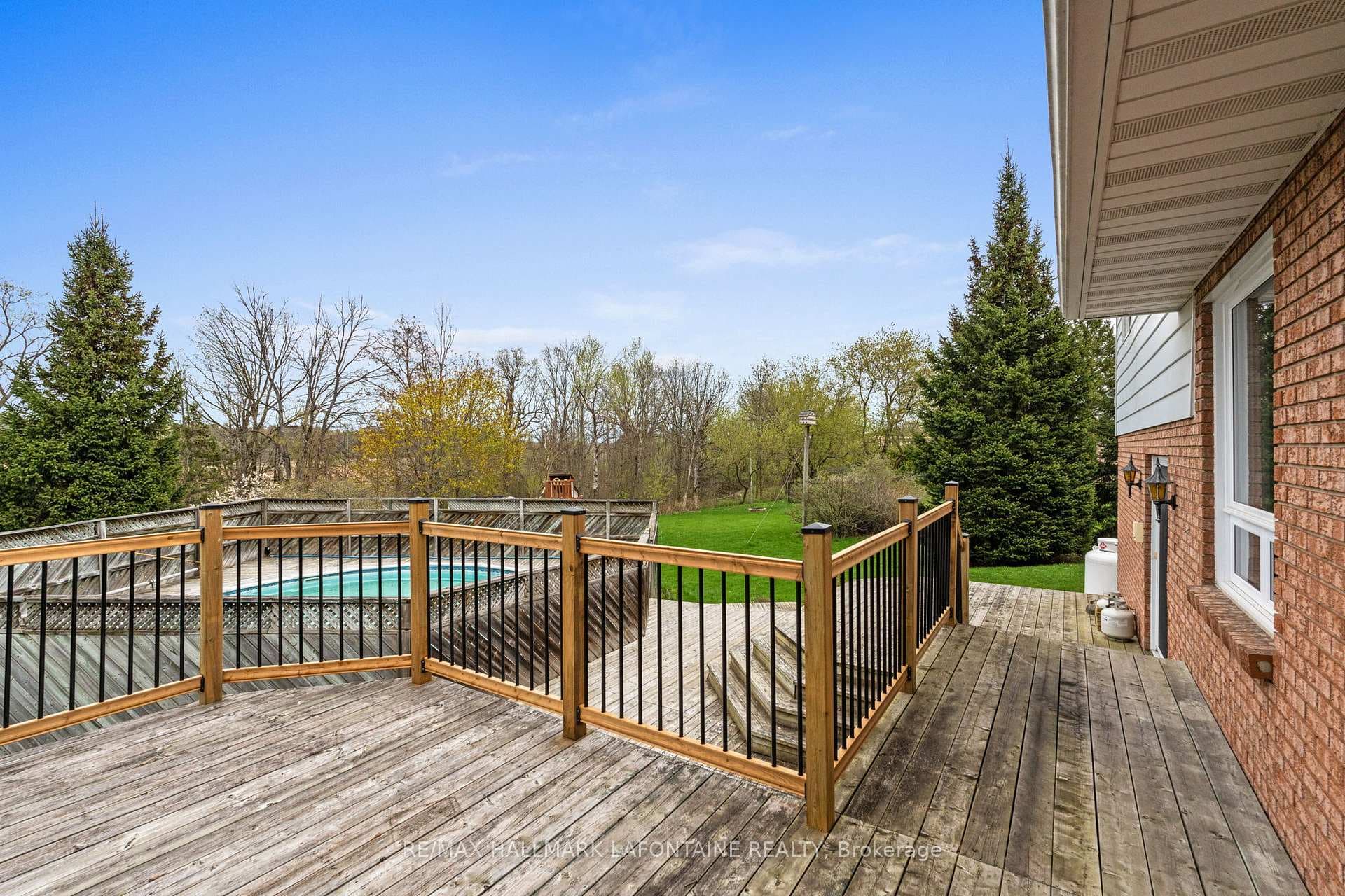 6427 Russell Road photo 27