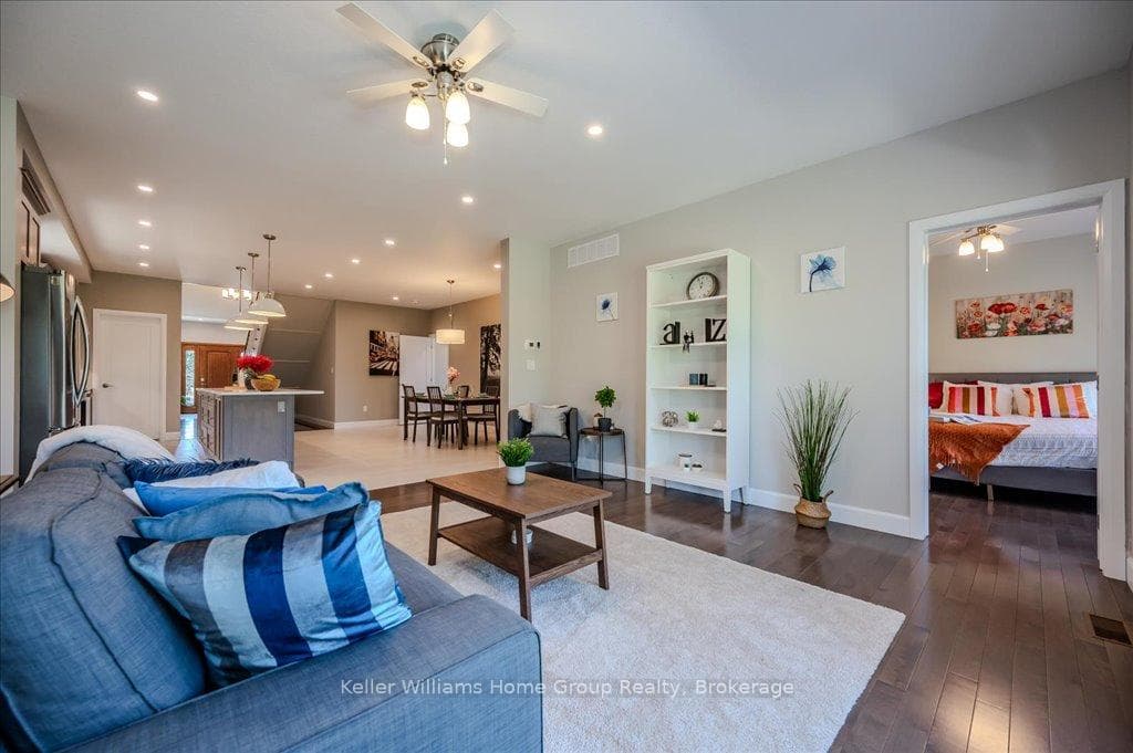 479 St George Street photo 17