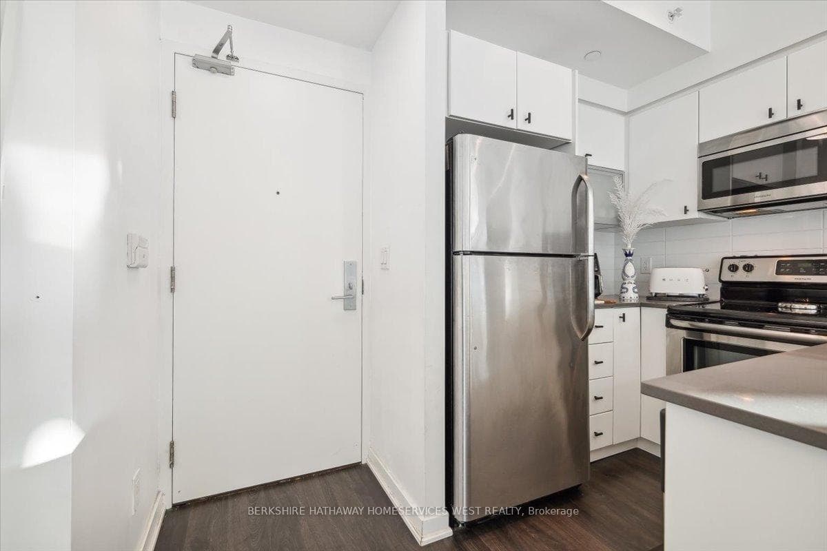 150 East Liberty Street Unit 2011 photo 4