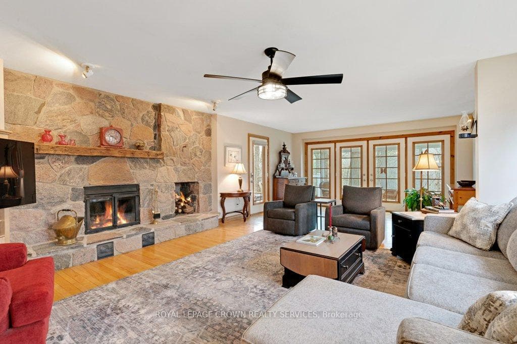 2 Hughson Lane photo 11