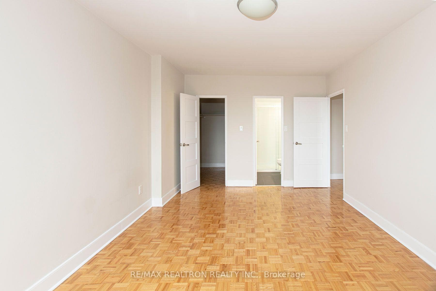 10 Shallmar Boulevard Unit 712 photo 3