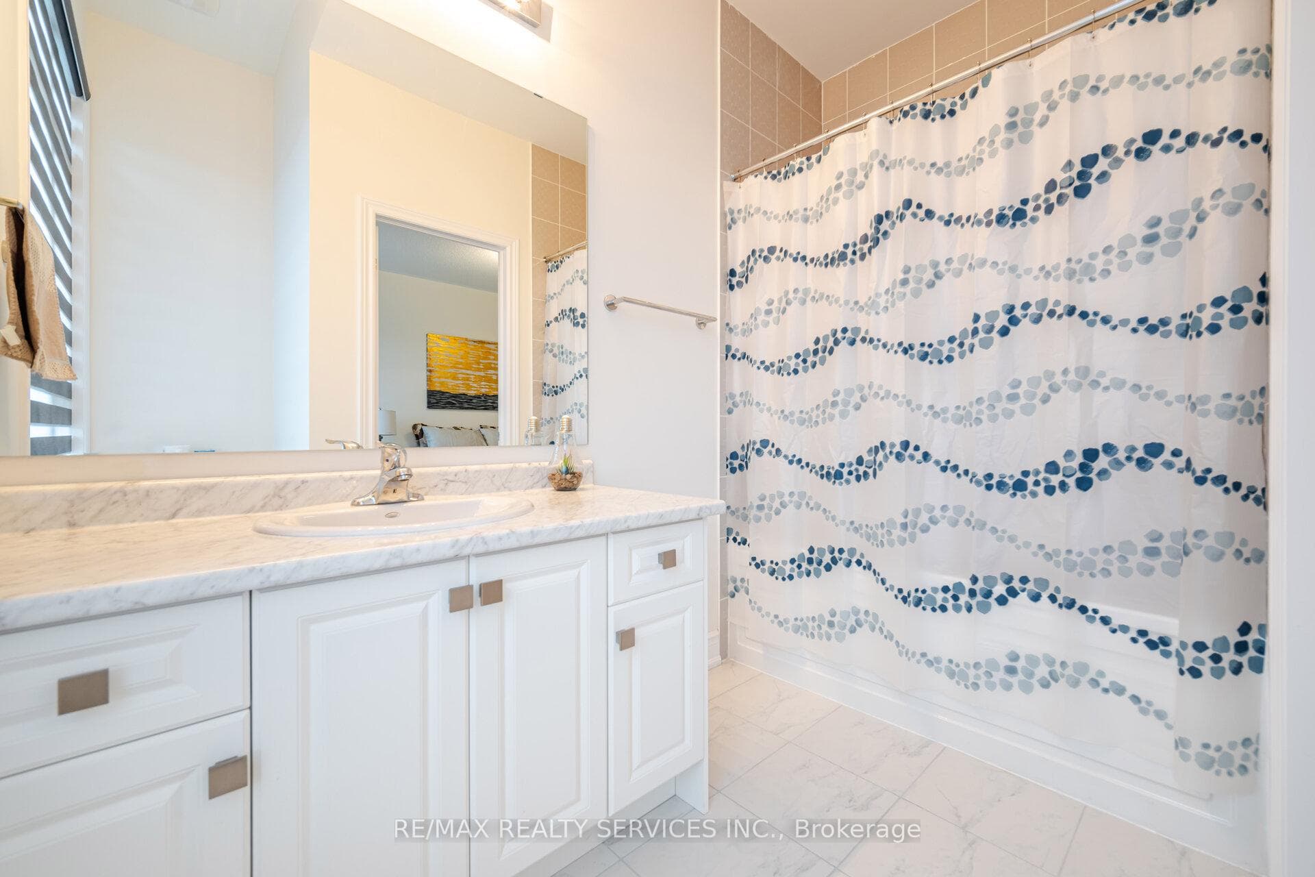 40 Lowell Crescent photo 22