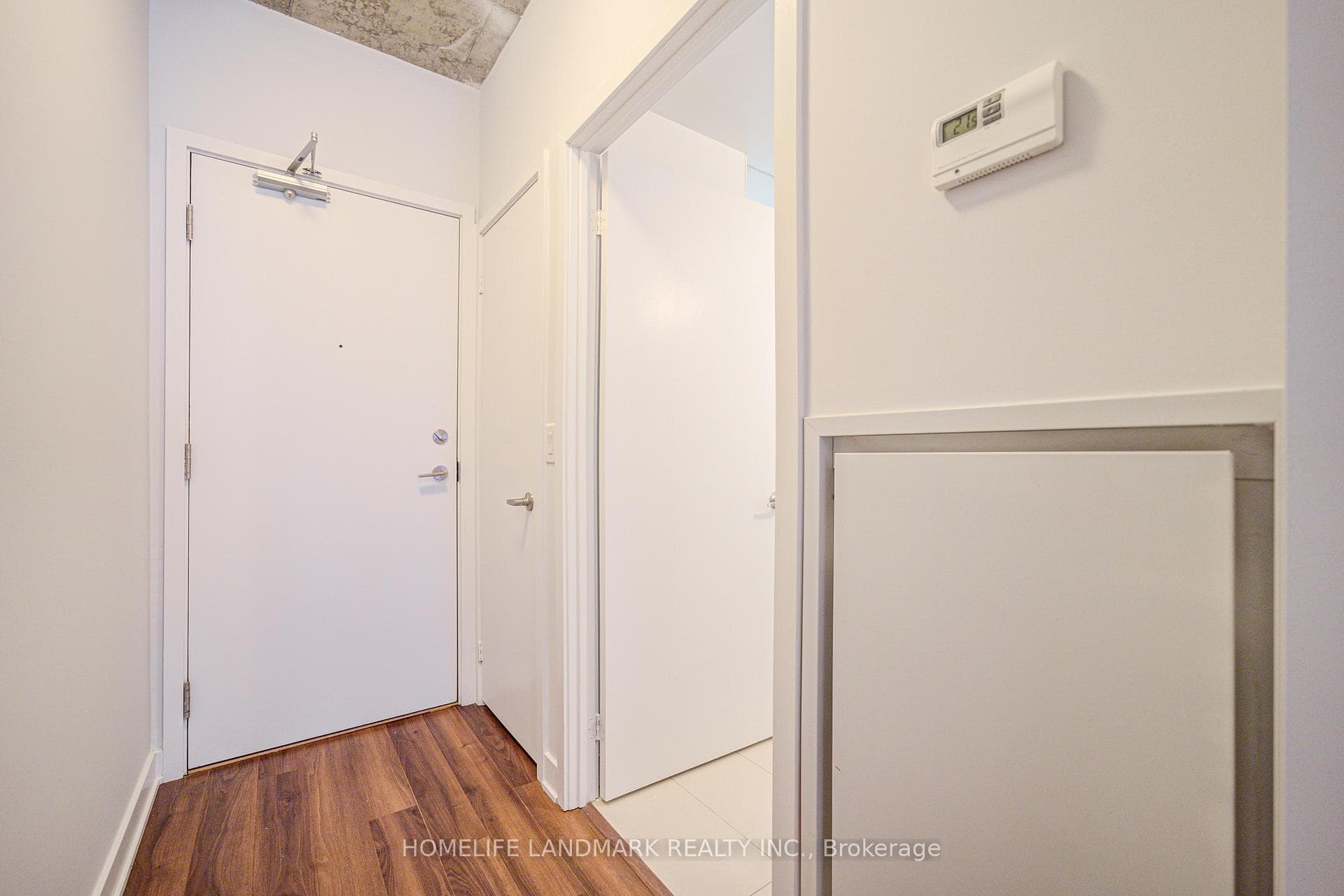 210 Simcoe Street Unit 1602 photo 8