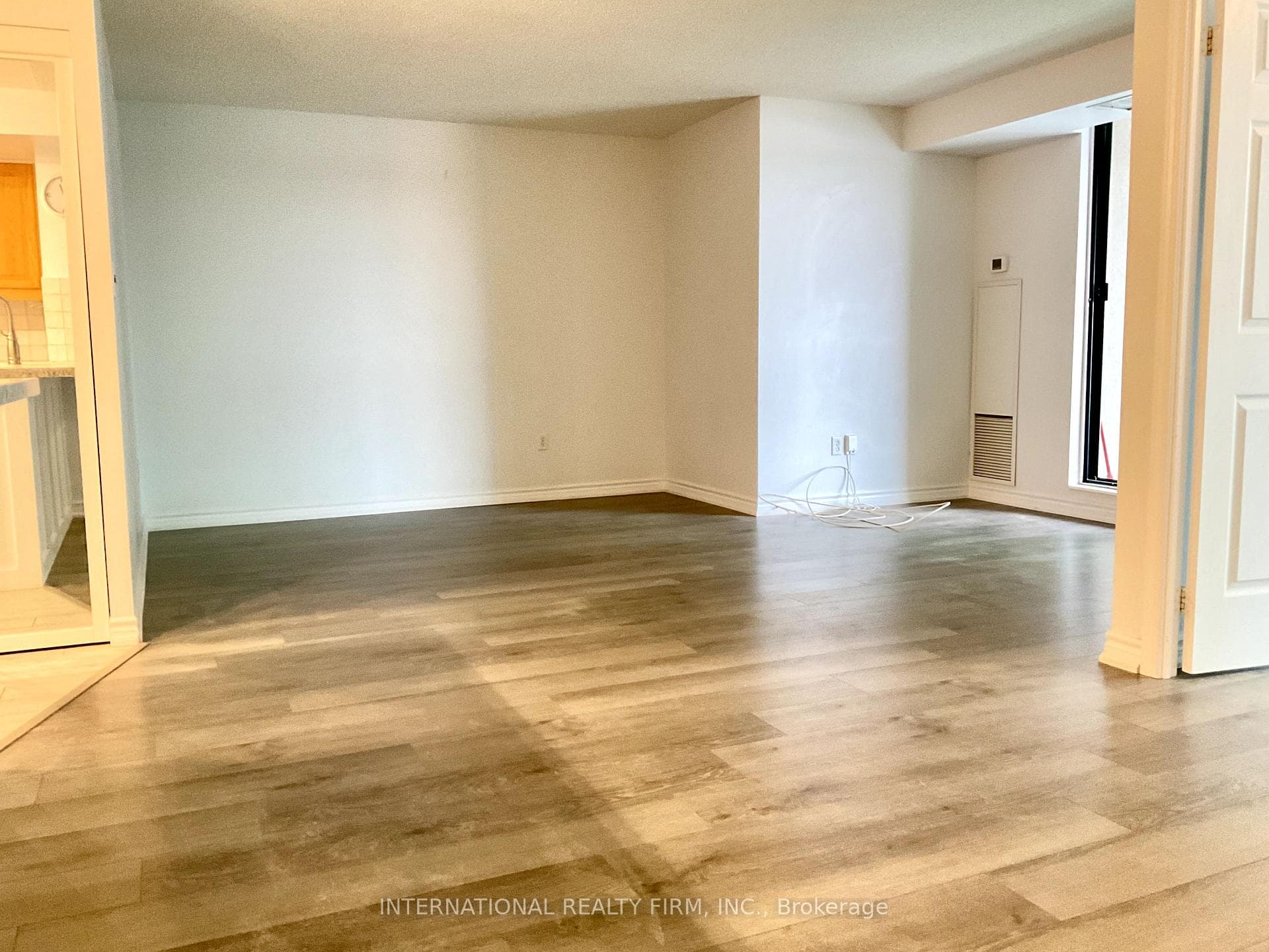 7 LORRAINE Drive Unit 709 photo 11