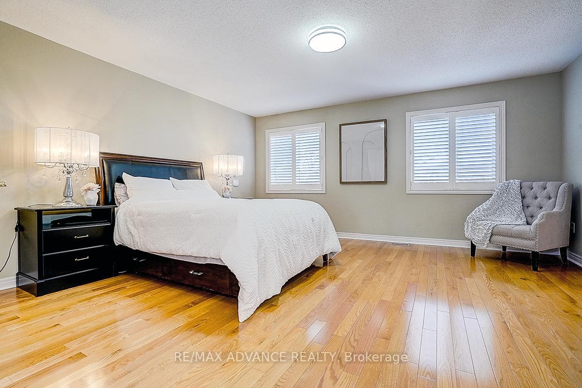 16 St Etienne Drive photo 35