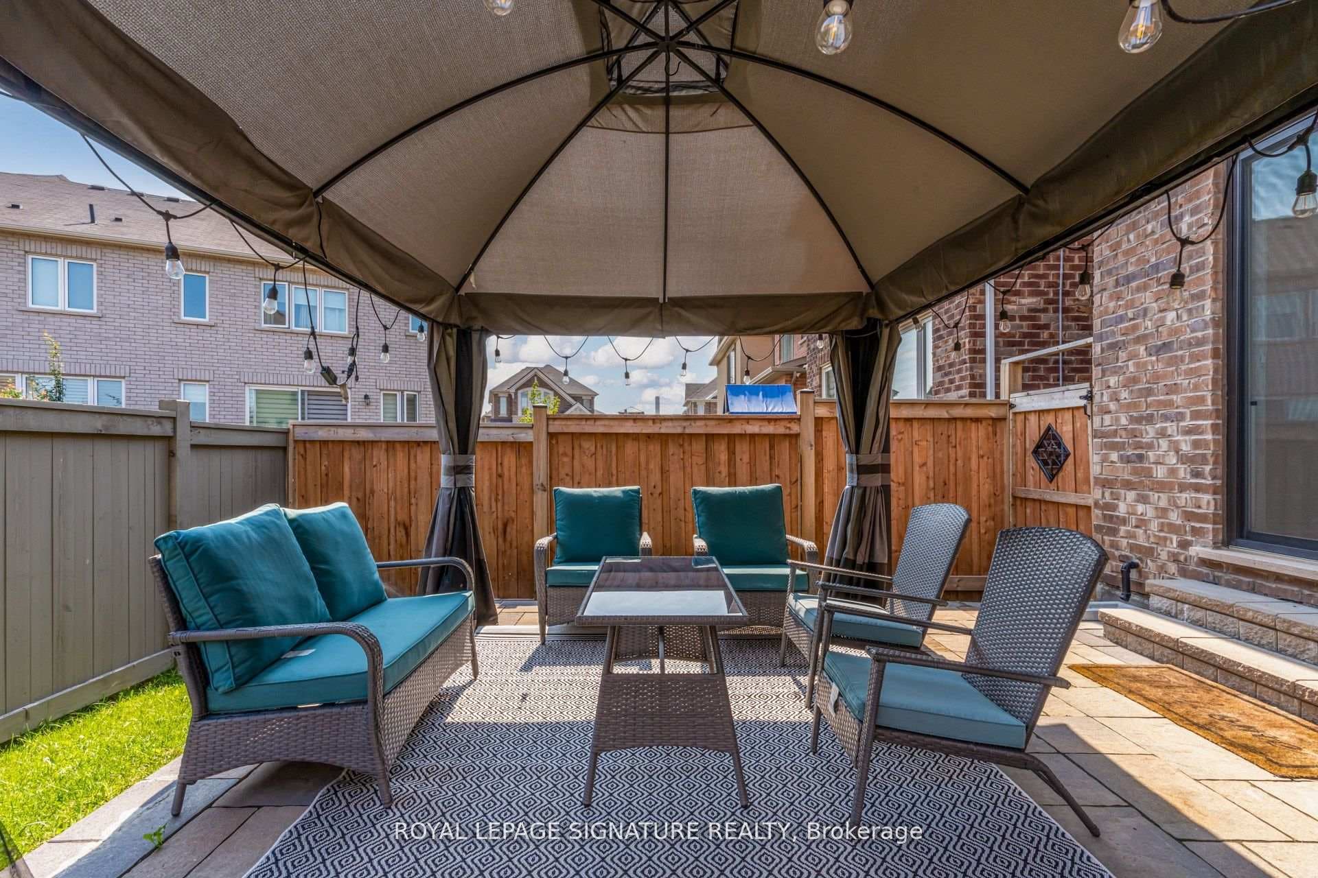 1425 Sycamore Gardens photo 40