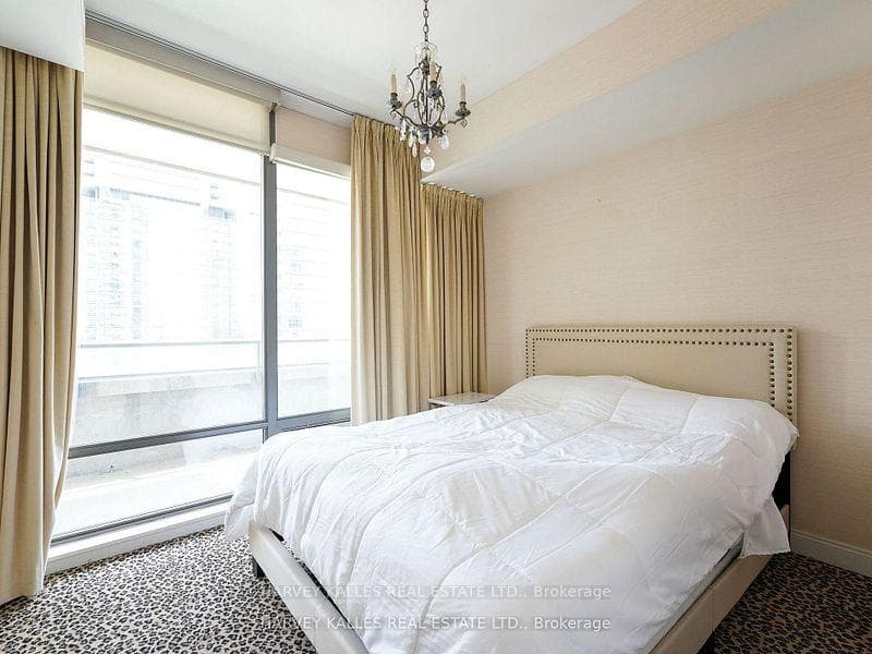 18 Yorkville Avenue Unit 1305 photo 12