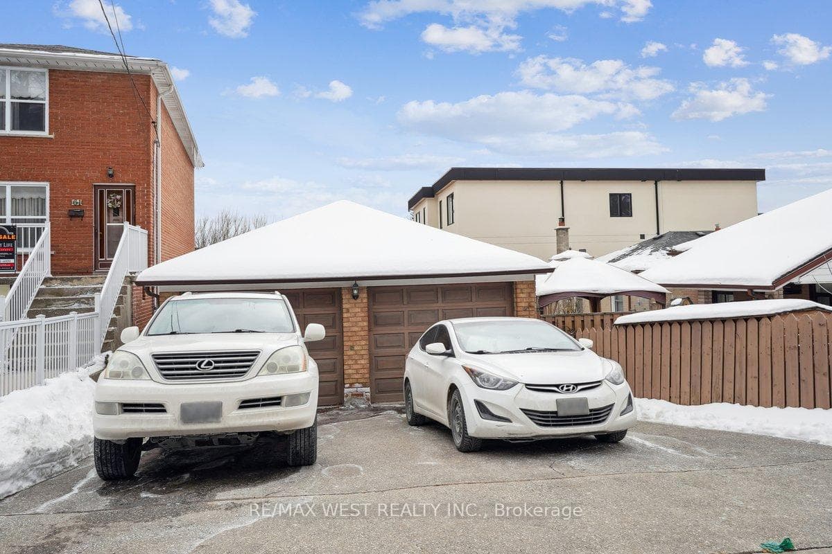 555 Silverthorn Avenue photo 9