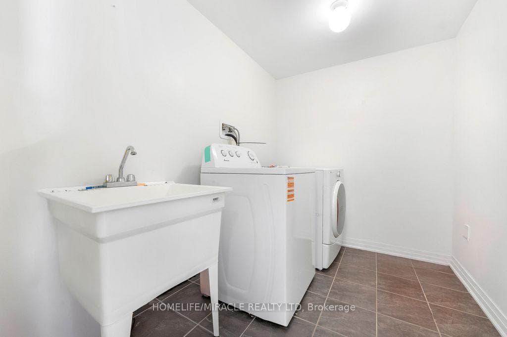 1431 Green Road photo 9