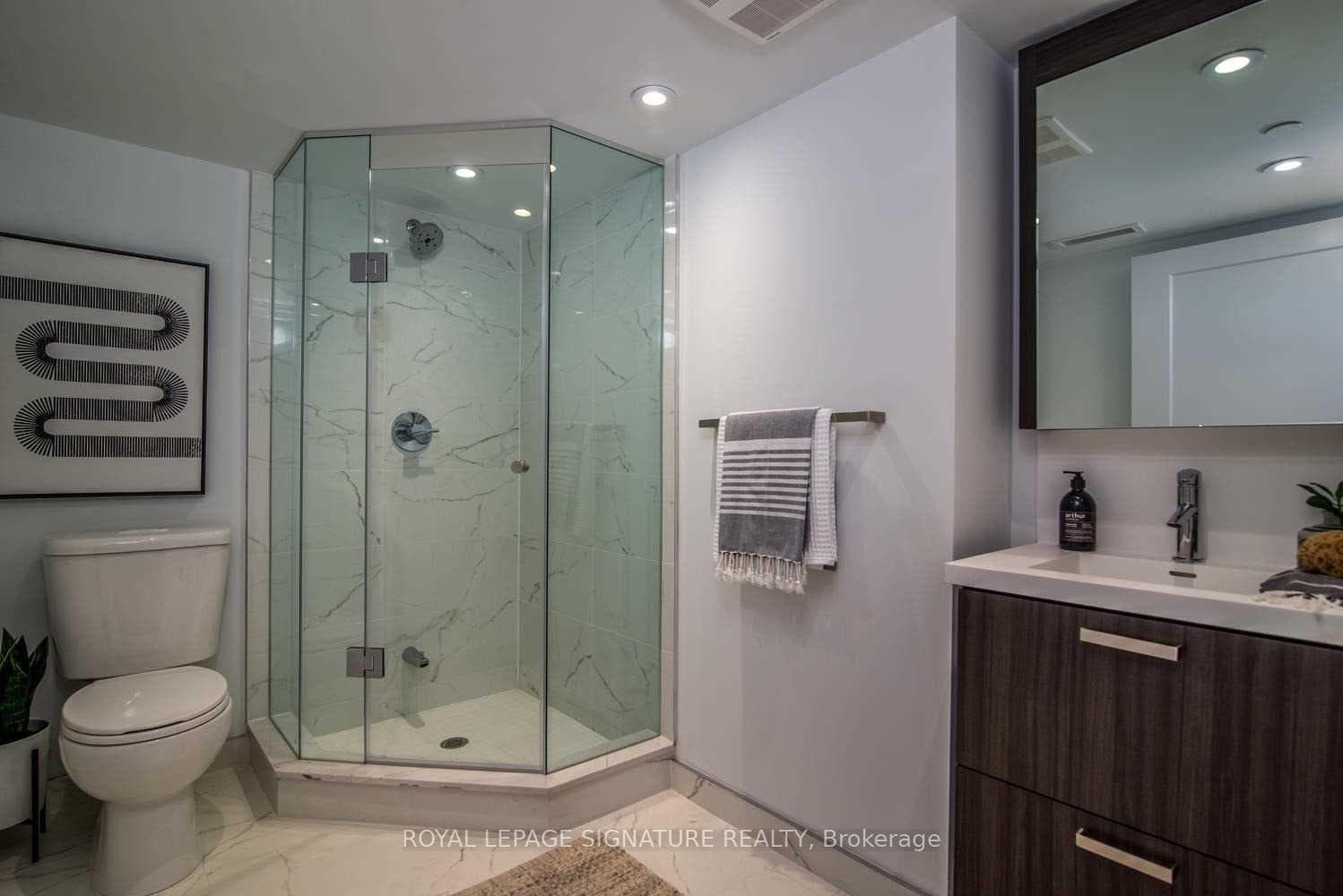 18 Erskine Avenue Unit 2203 photo 12