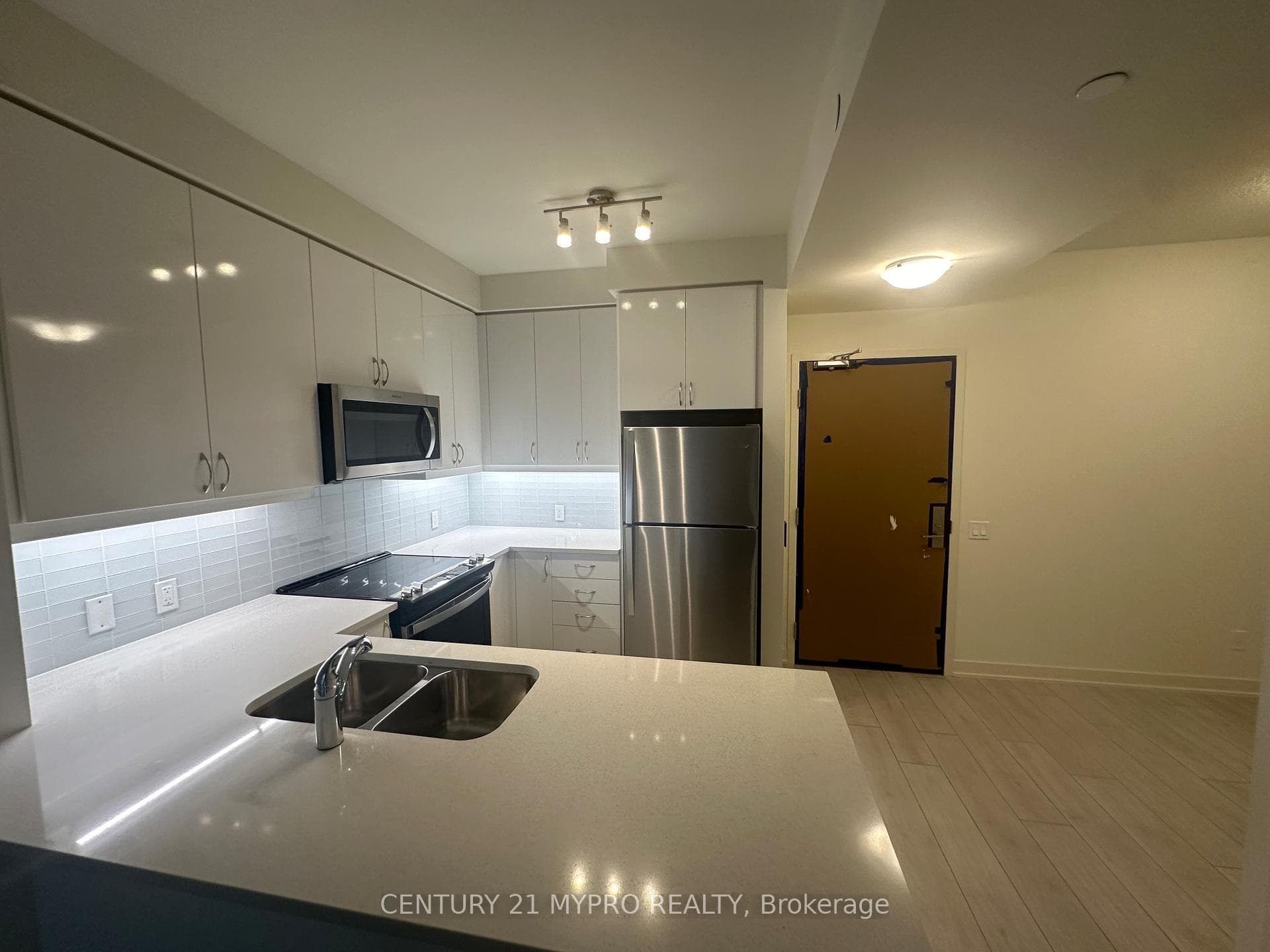 4955 Yonge Street Unit 1605 photo 3
