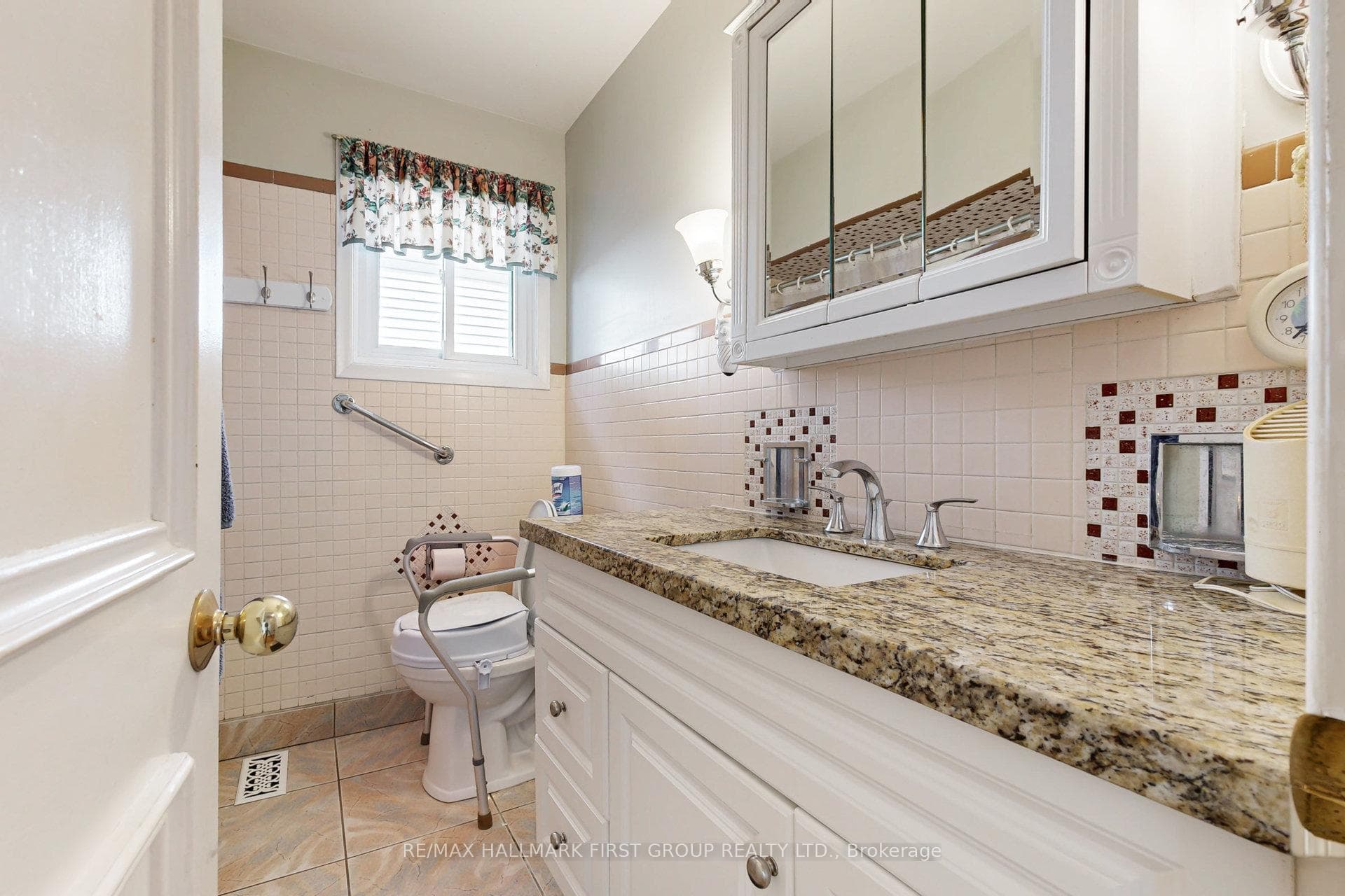 560 Rougemount Drive photo 26
