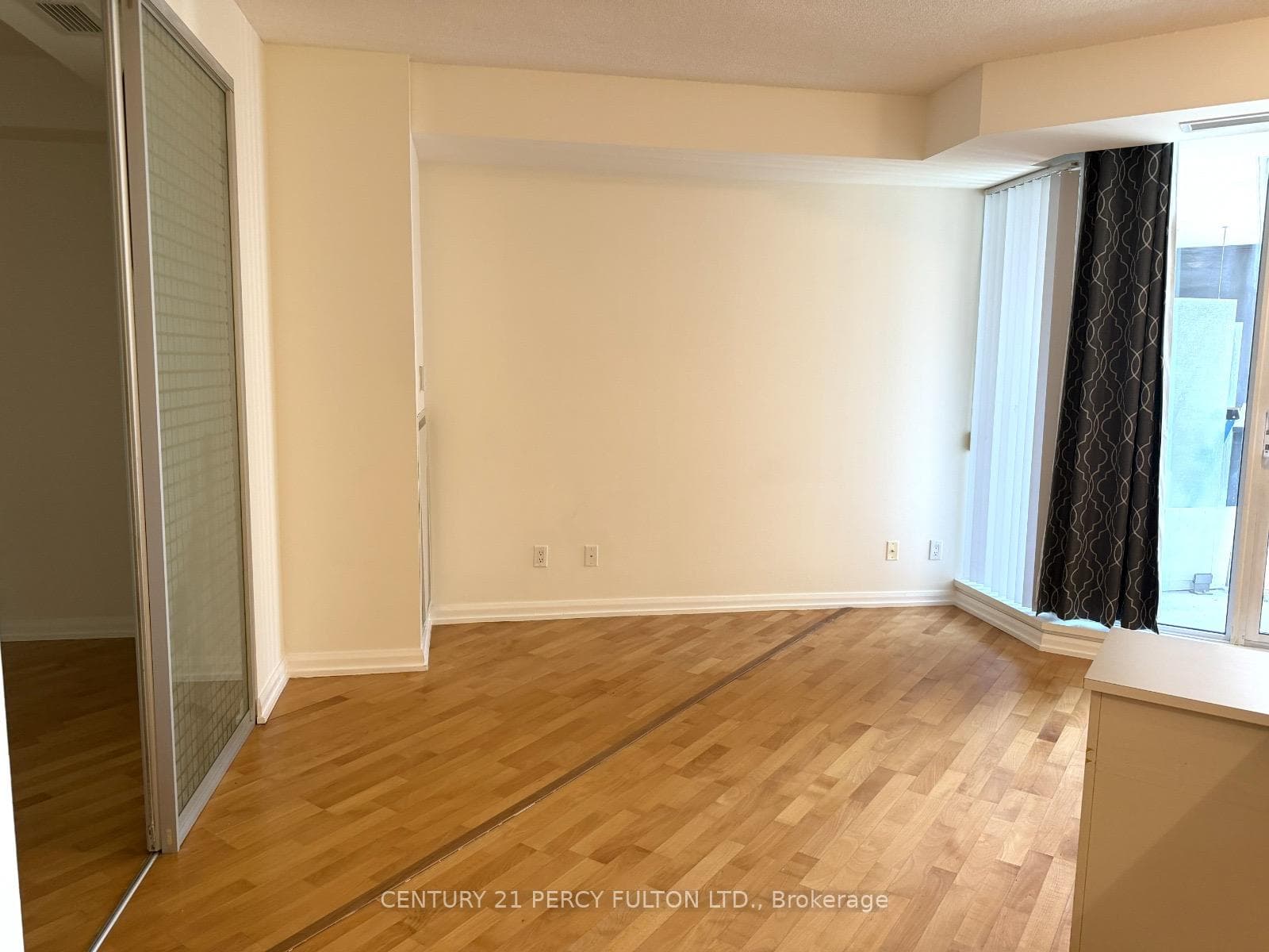 1501-111 Elizabeth Street - living room