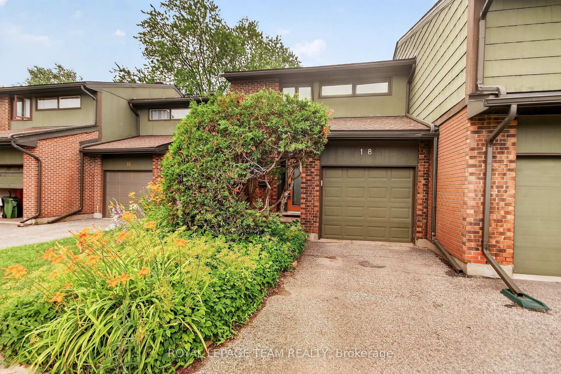 18 Chisholm Court Unit 9 photo 1