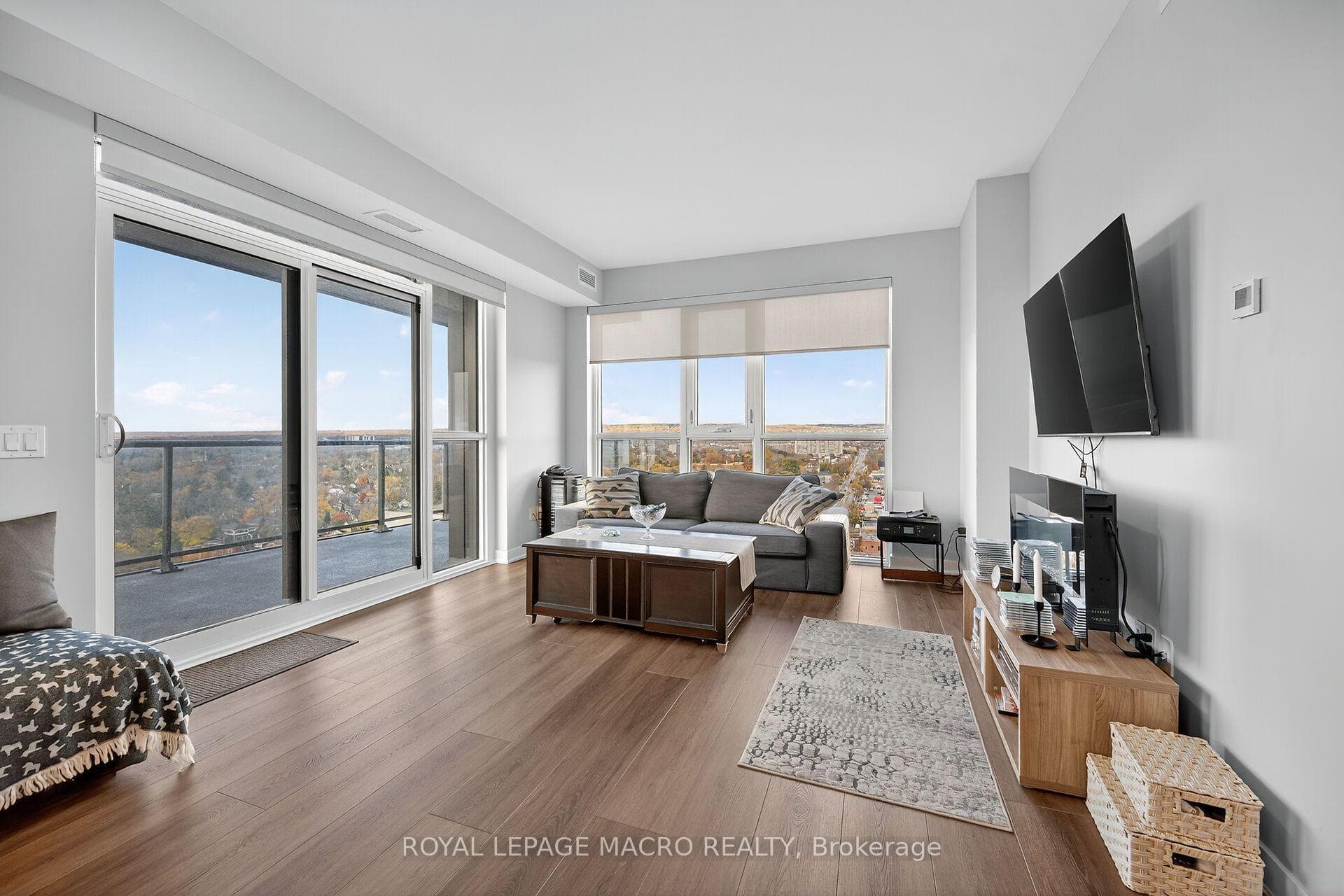 2007 James Street Unit 1707 photo 13