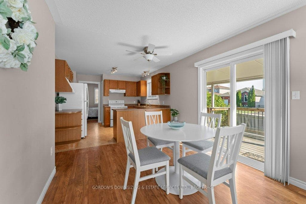 687 Arbour Crescent photo 8