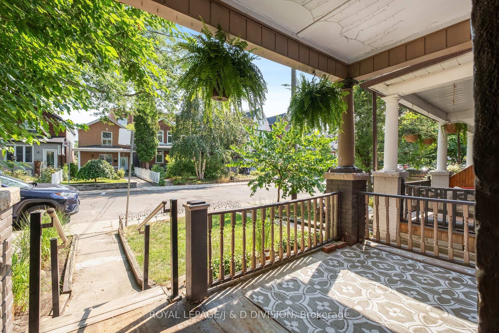 136 Lindsey Avenue photo 3