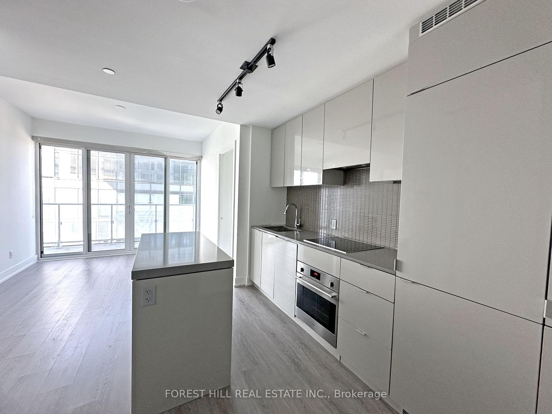 7 Grenville Street Unit 5501 photo 3