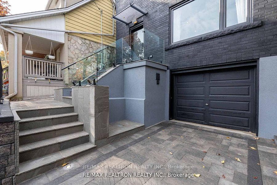 254 Hastings Avenue photo 30