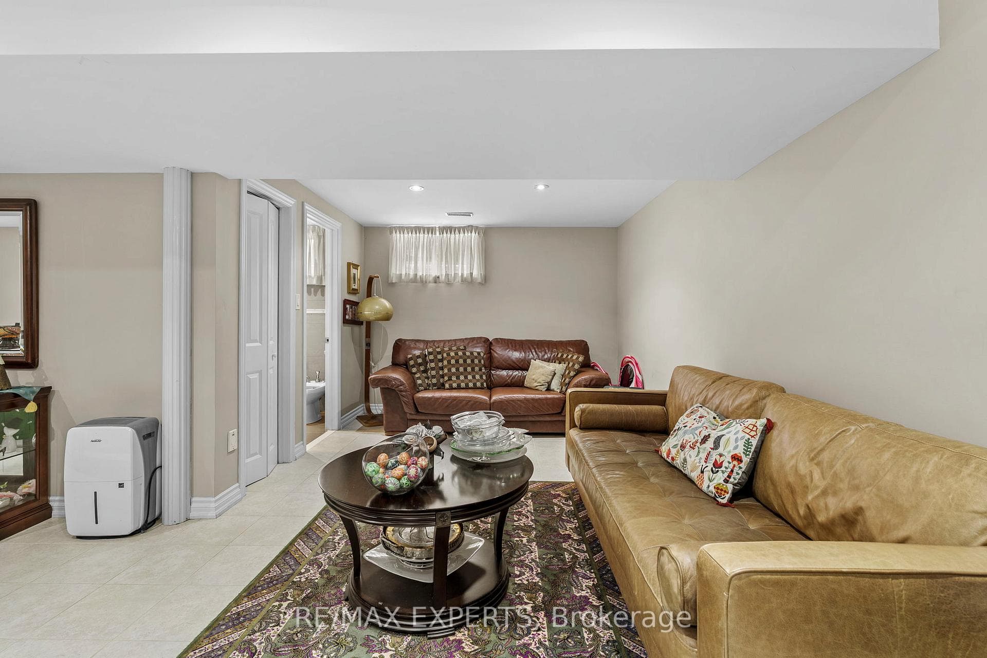 76 Bachley Crescent photo 48