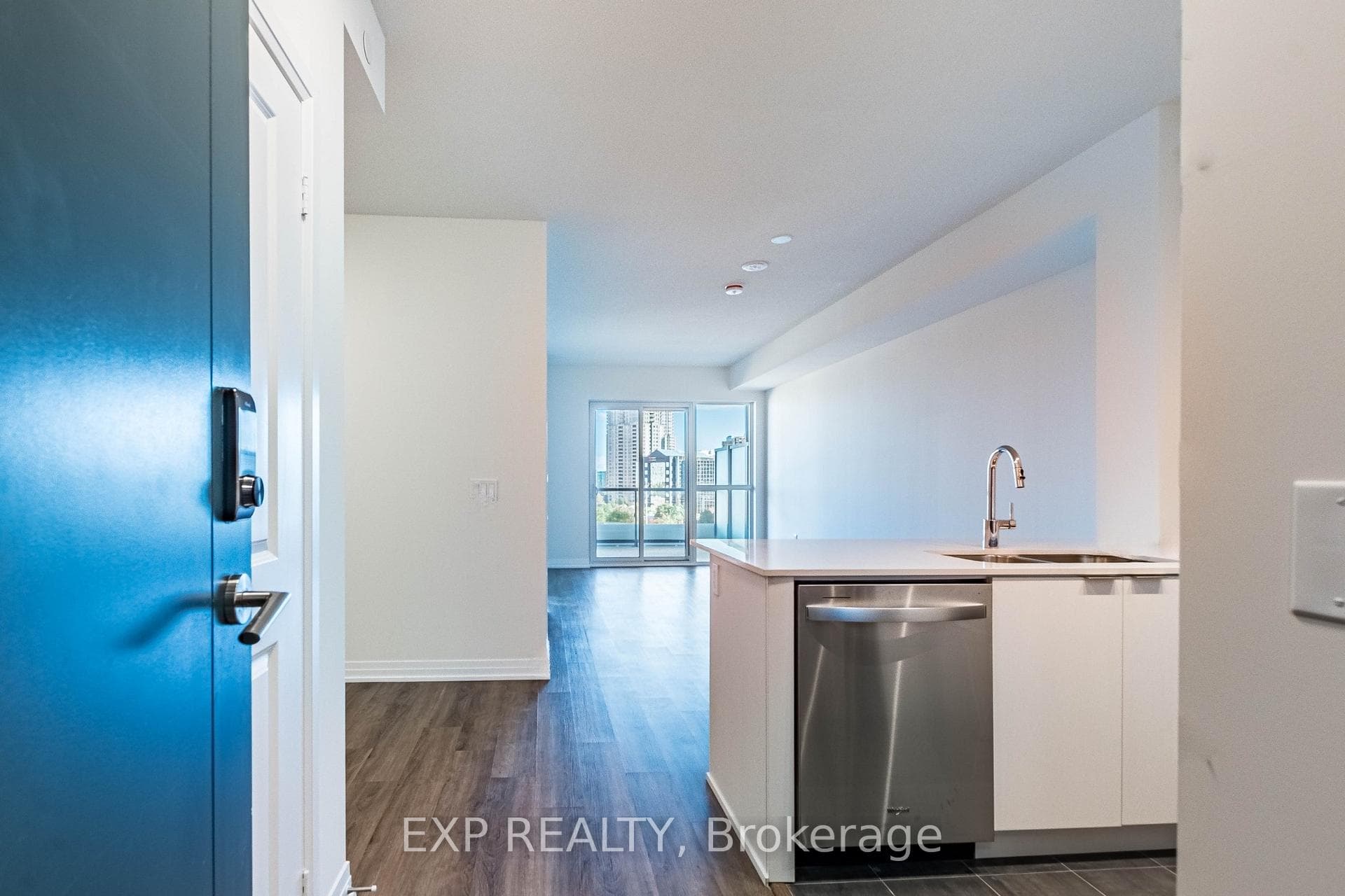 15 Watergarden Drive Unit 502 photo 2