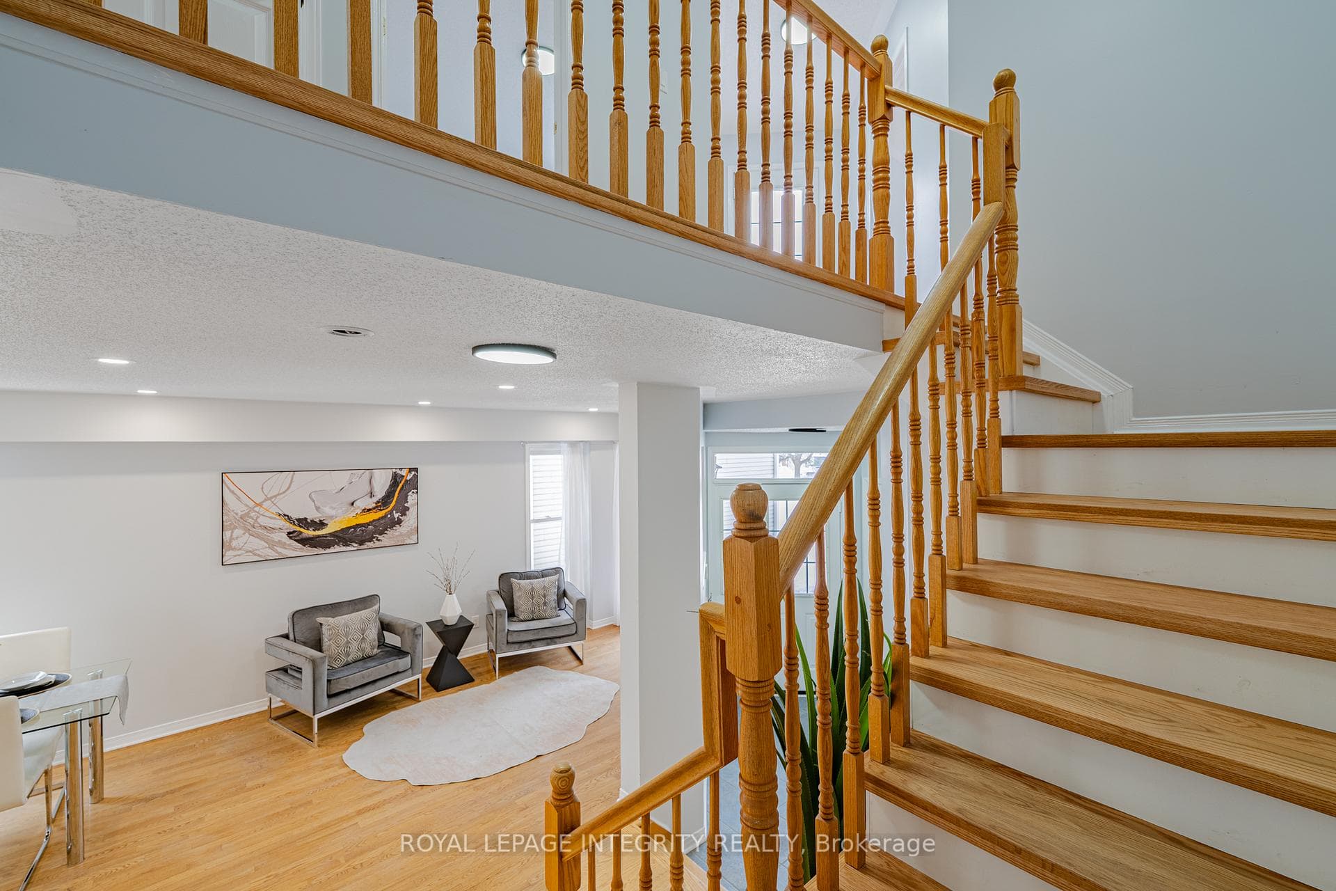 111 HEMLO Crescent photo 29