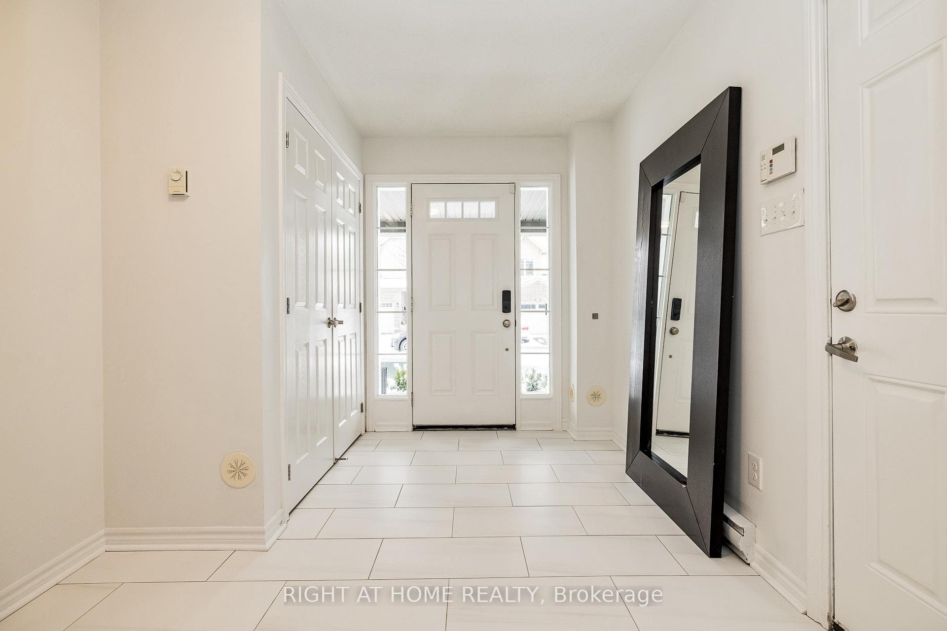 912 Messor Crescent photo 3