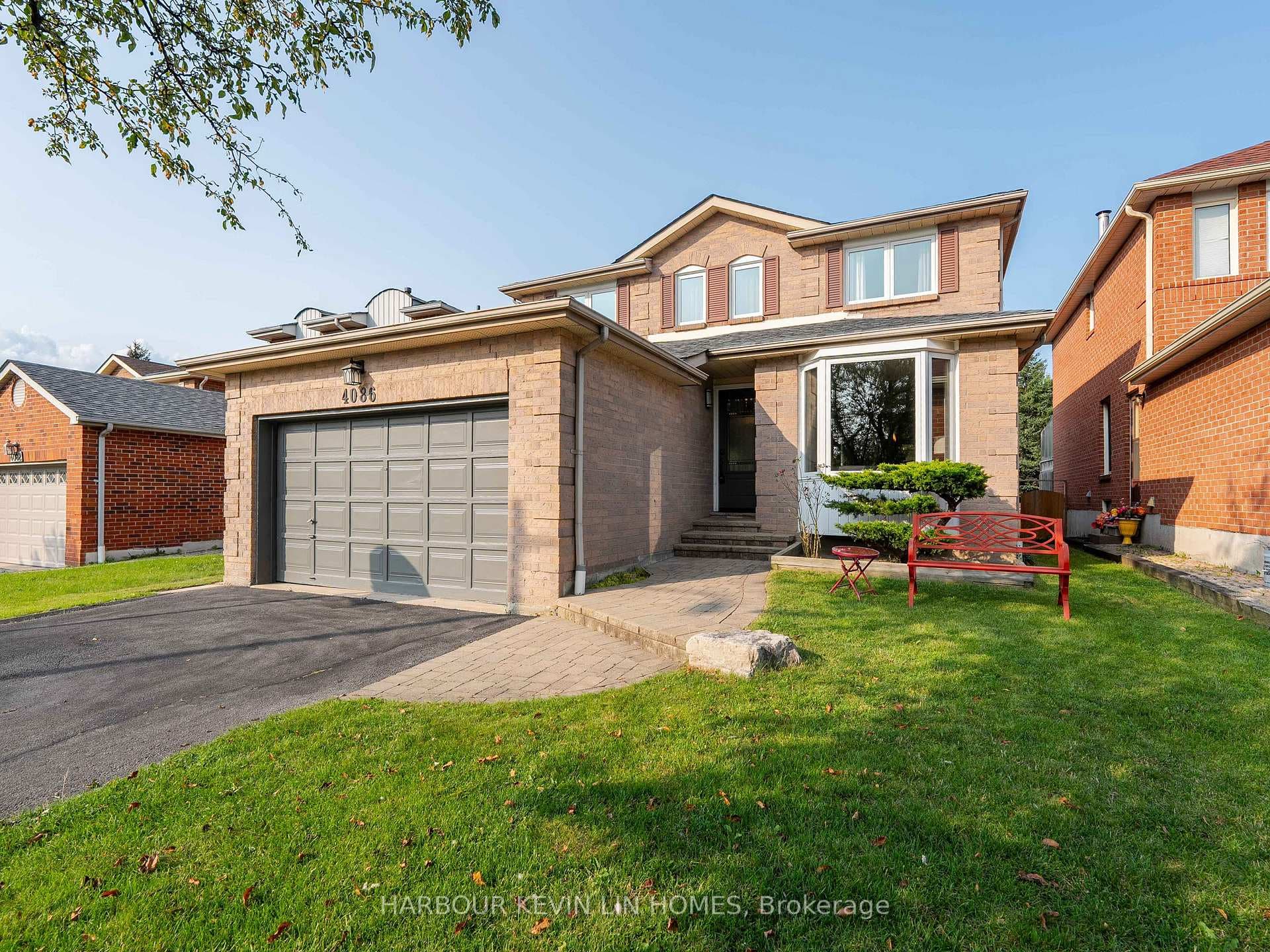 4086 Rossland Crescent photo 2