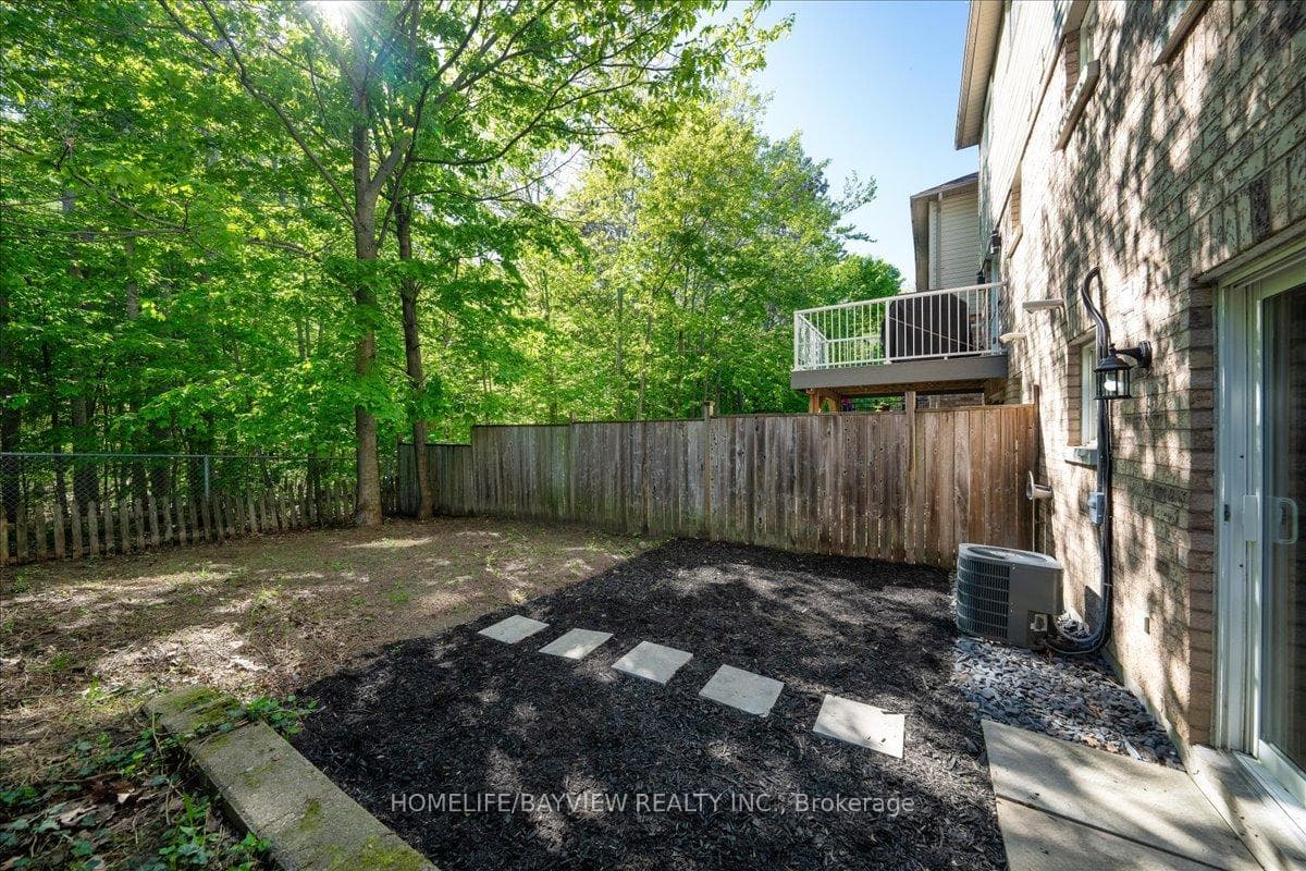 52 Hawthorne Crescent photo 37