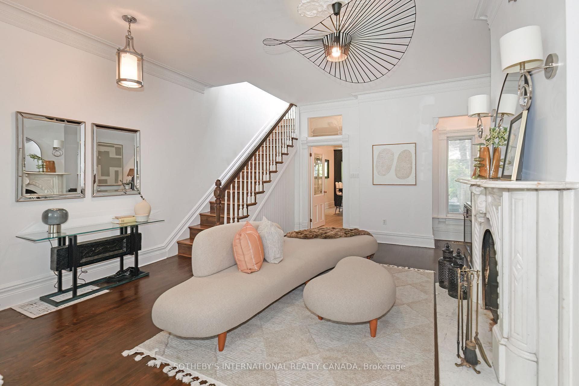 282 Berkeley Street photo 8