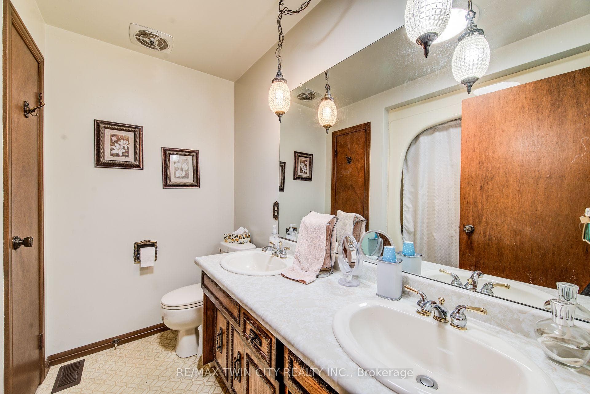 1177 Perth Street photo 13