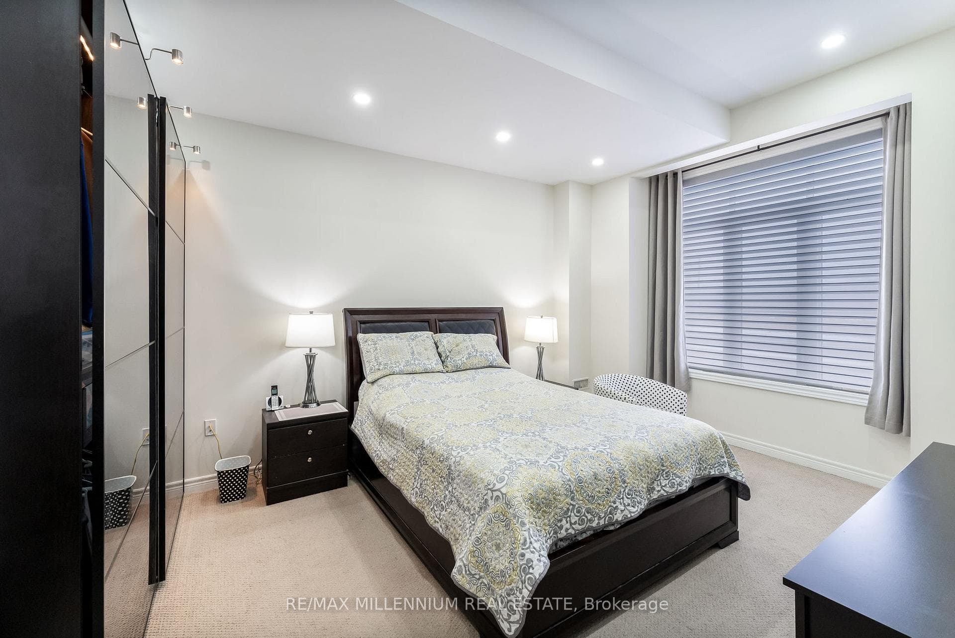 542 Stream Crescent photo 38