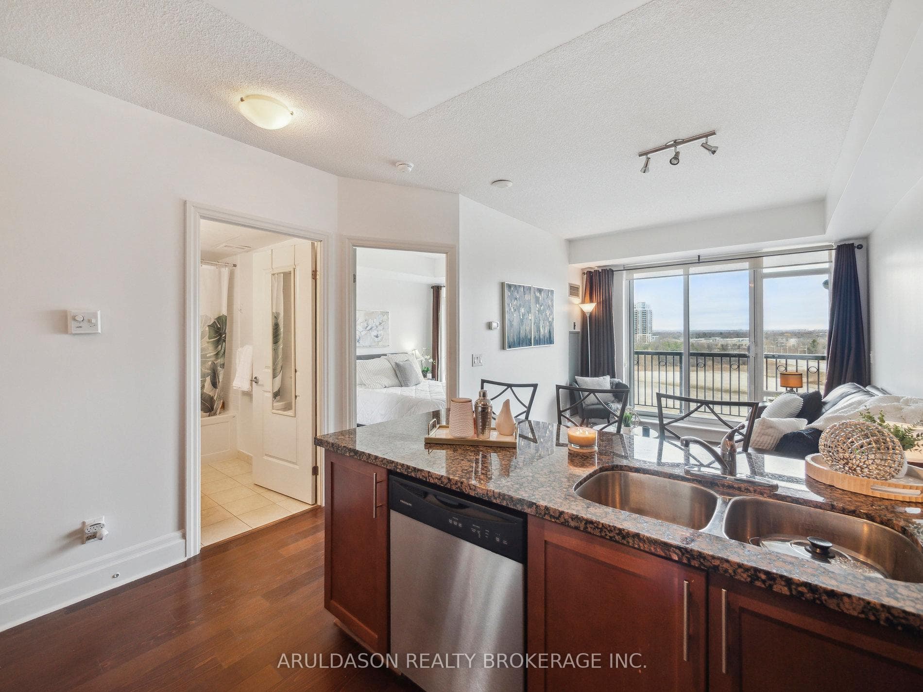 111 Upper Duke Crescent Unit 609 photo 19