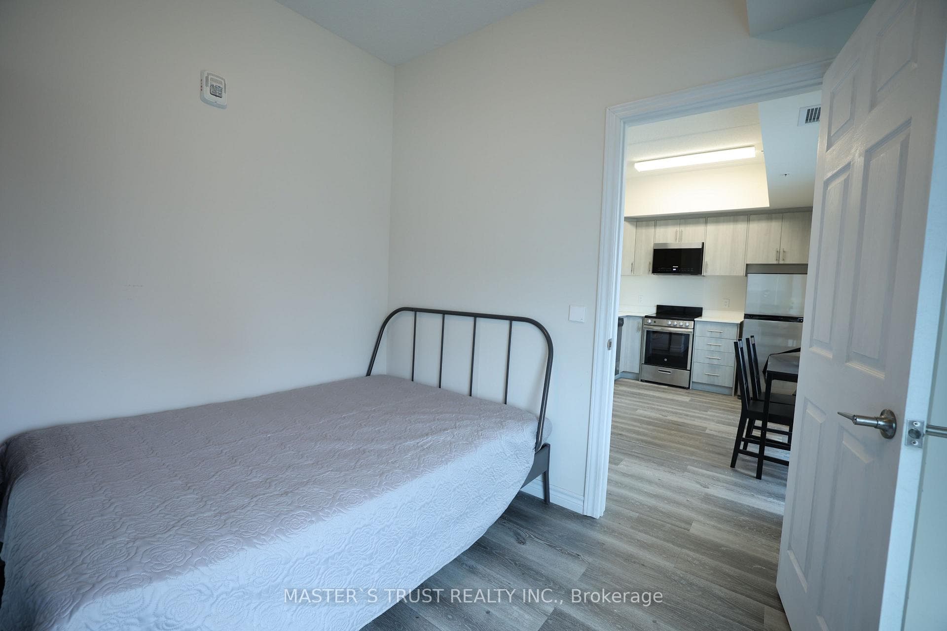 246 Lester Street Unit 1002 photo 11