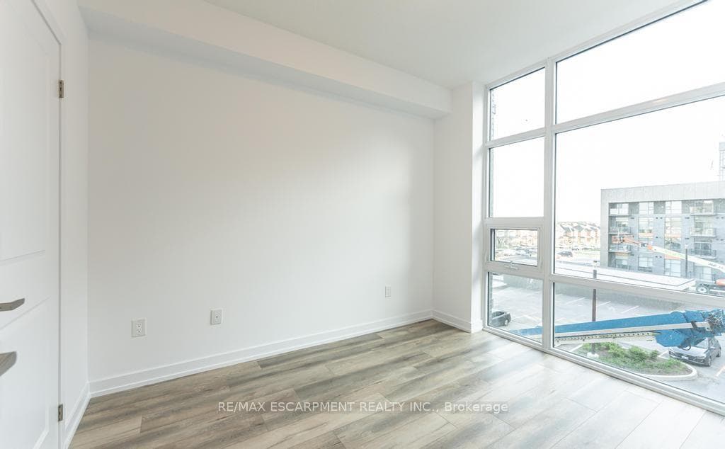 470 Dundas Street Unit 326 photo 13