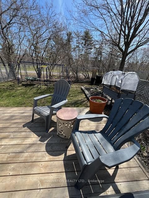 128 Pickwick Drive photo 33