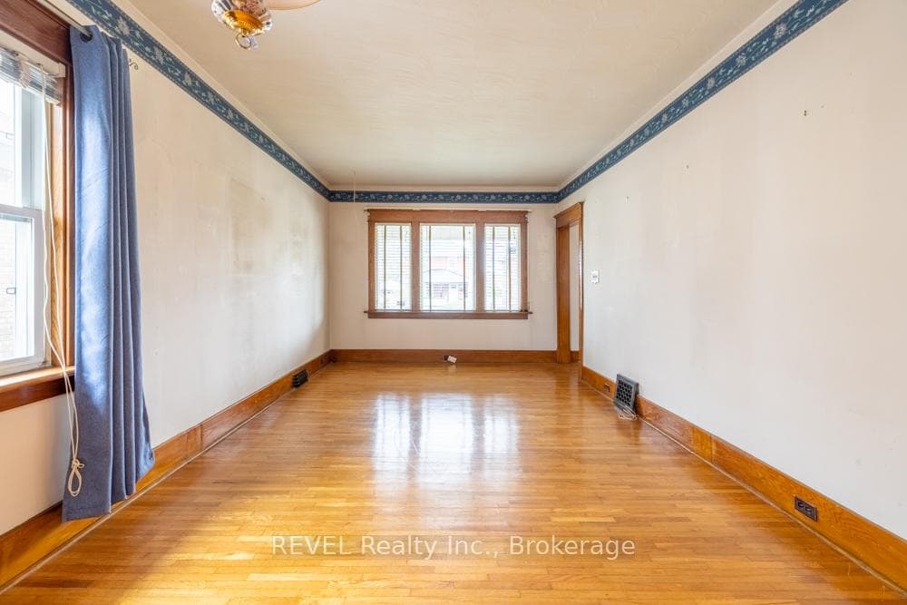 5176 Willmott Street photo 8
