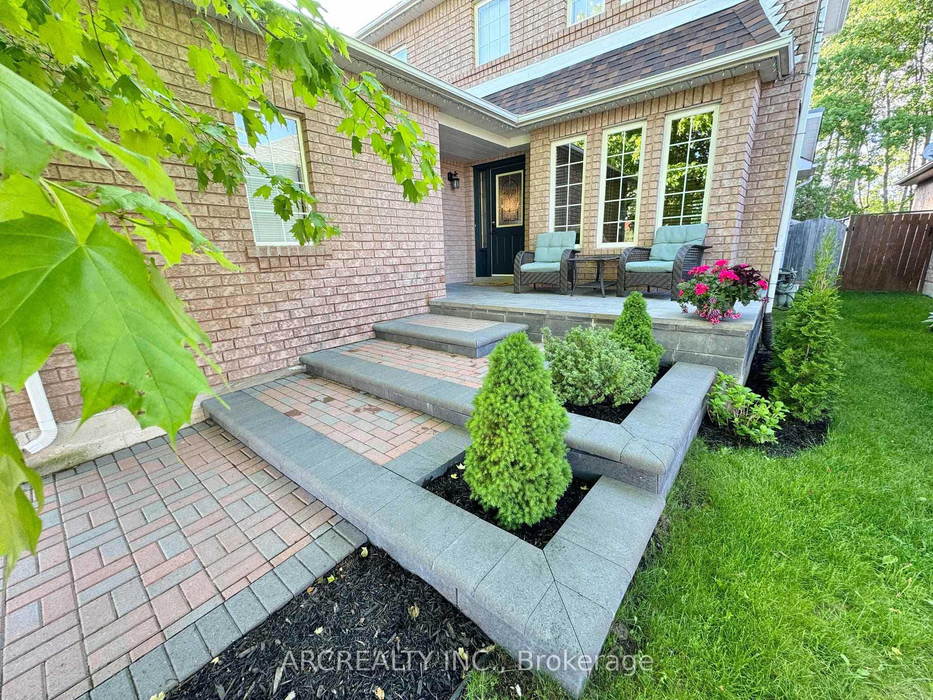 1192 Leslie Drive photo 3
