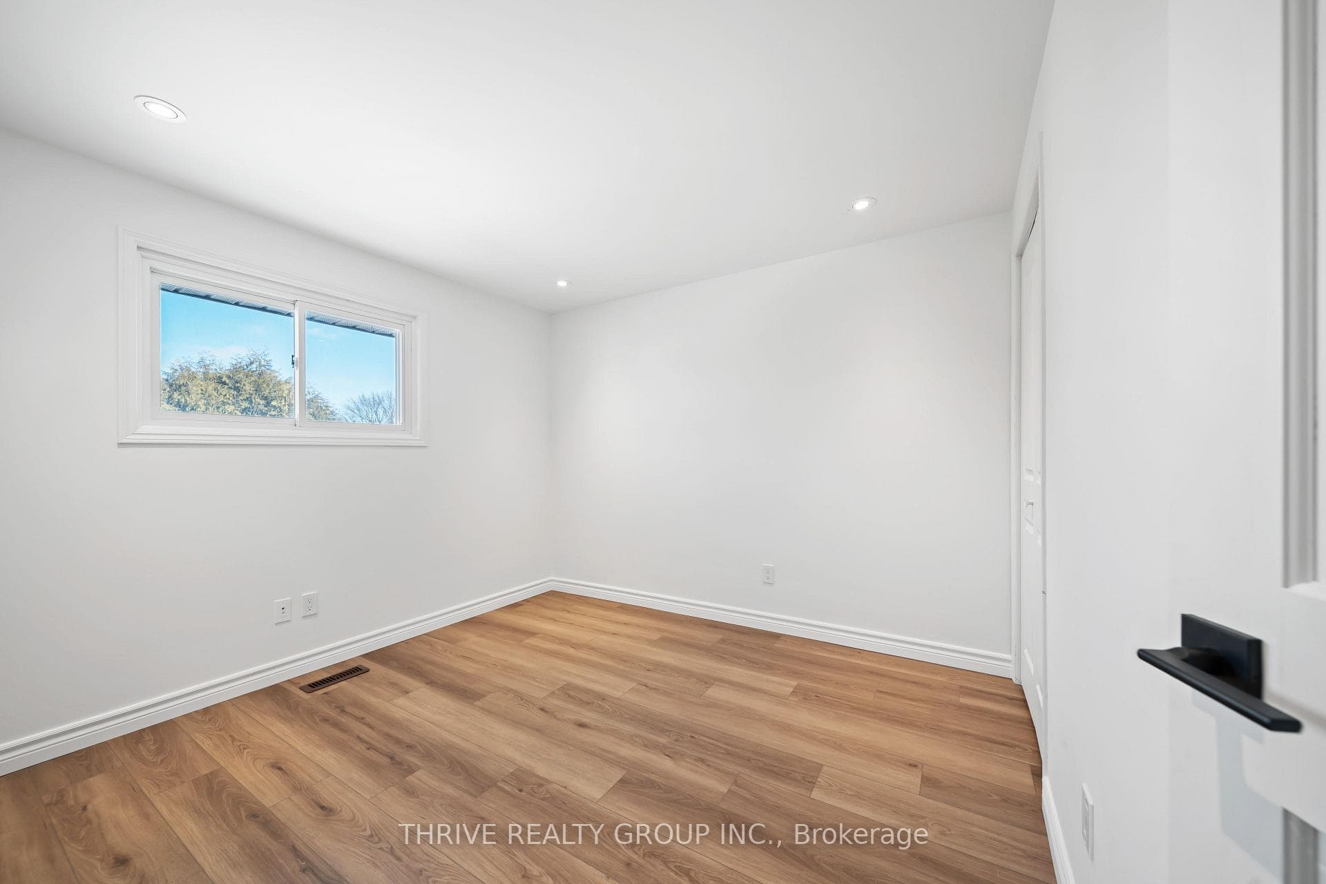 20 BUCHAN Road photo 23