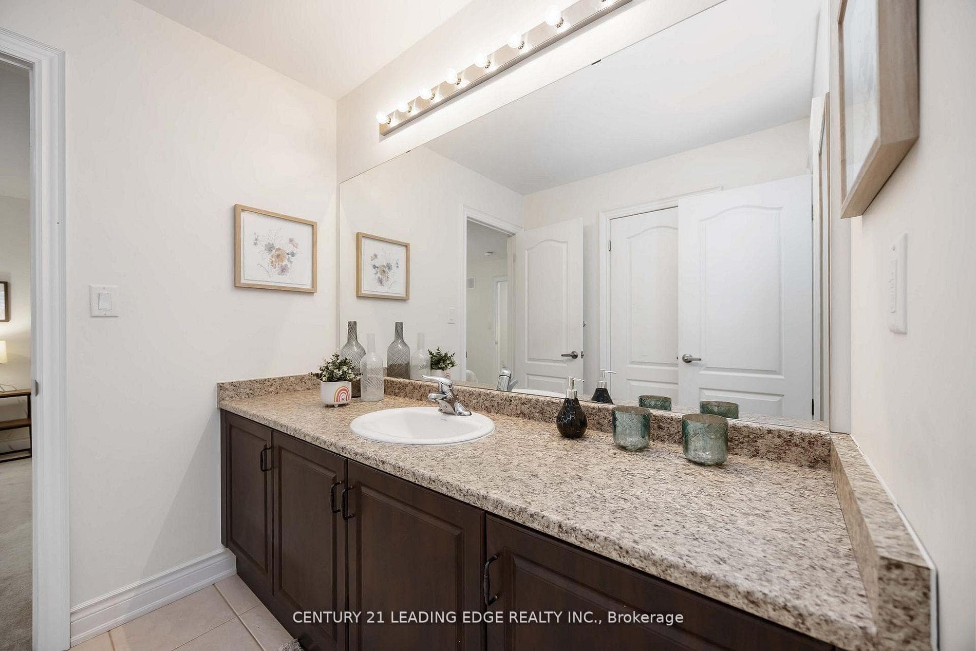 689 Somerville Drive photo 31