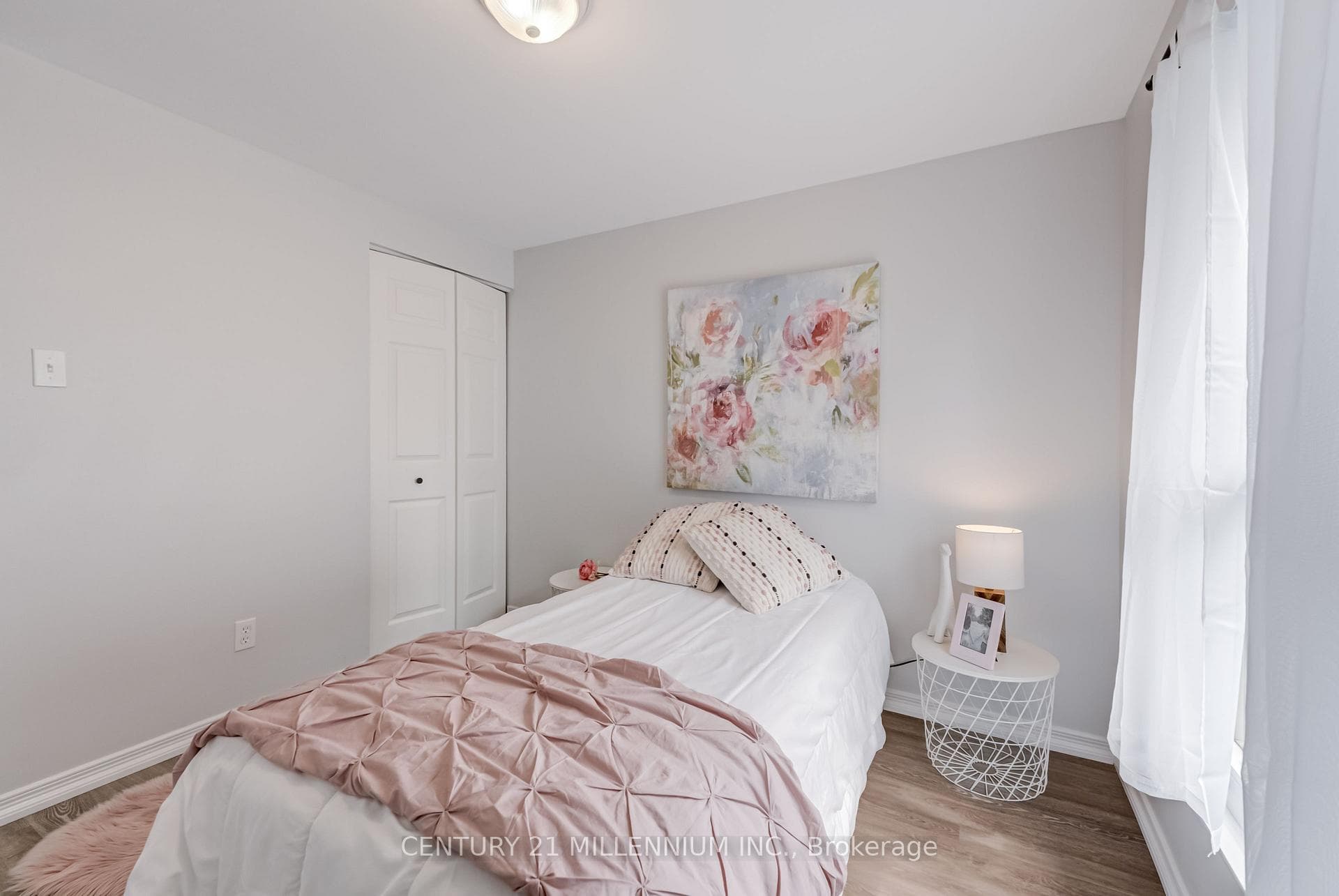 56 Fleetwood Crescent photo 24