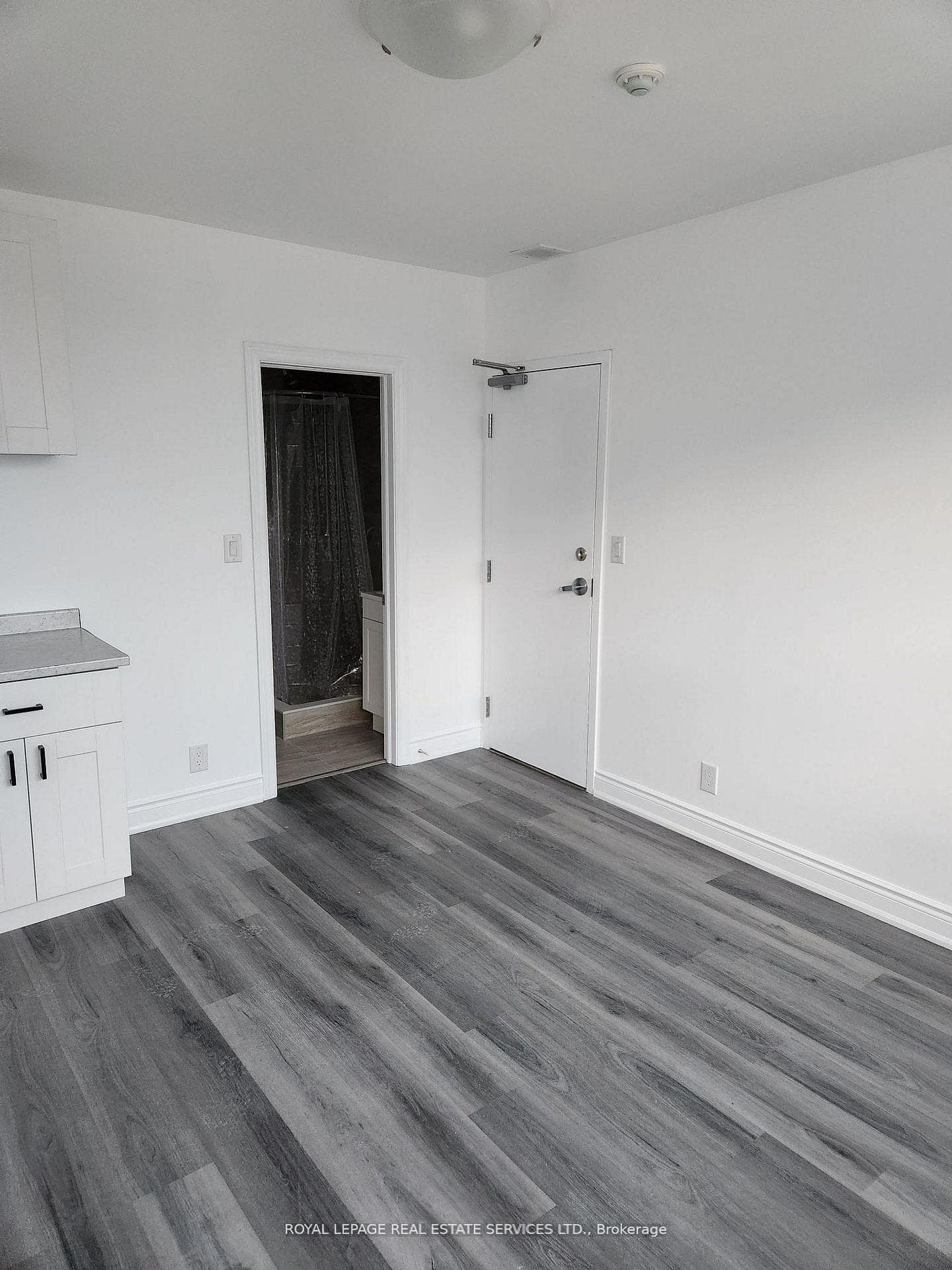 2820 Danforth Avenue Unit 201 photo 6