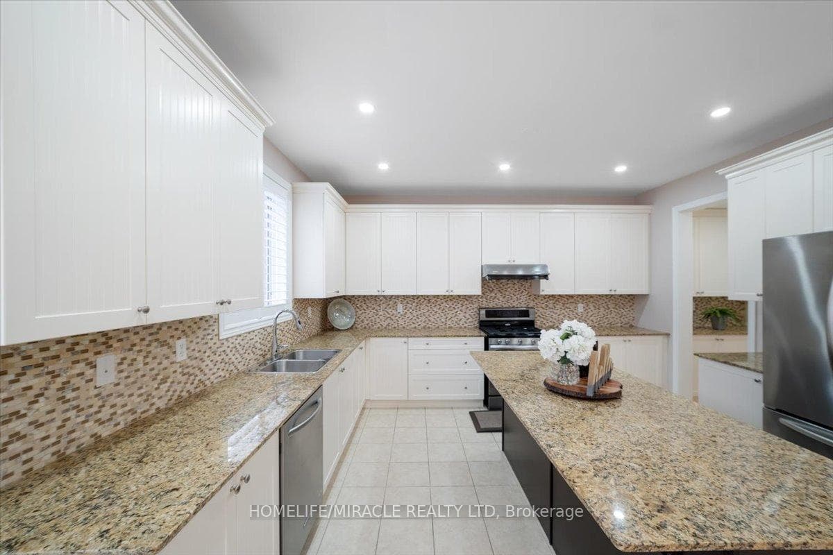 12 Amberglow Court photo 16