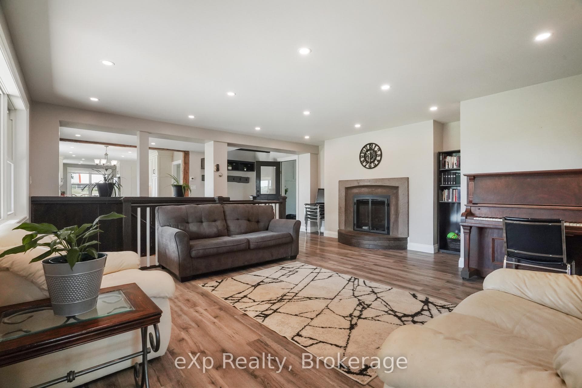 44032 Amberley Road photo 11