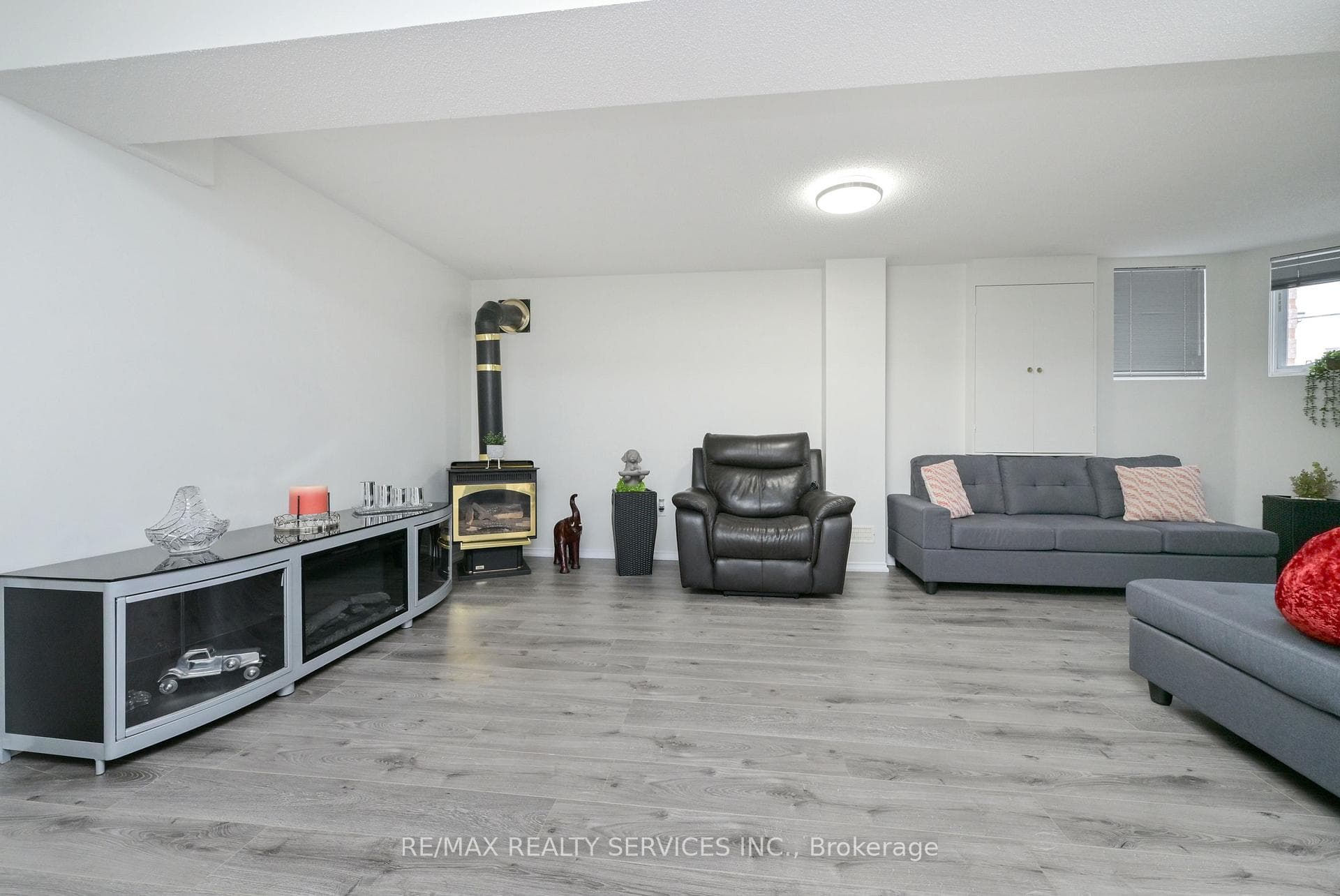 83 Summerfield Crescent photo 18