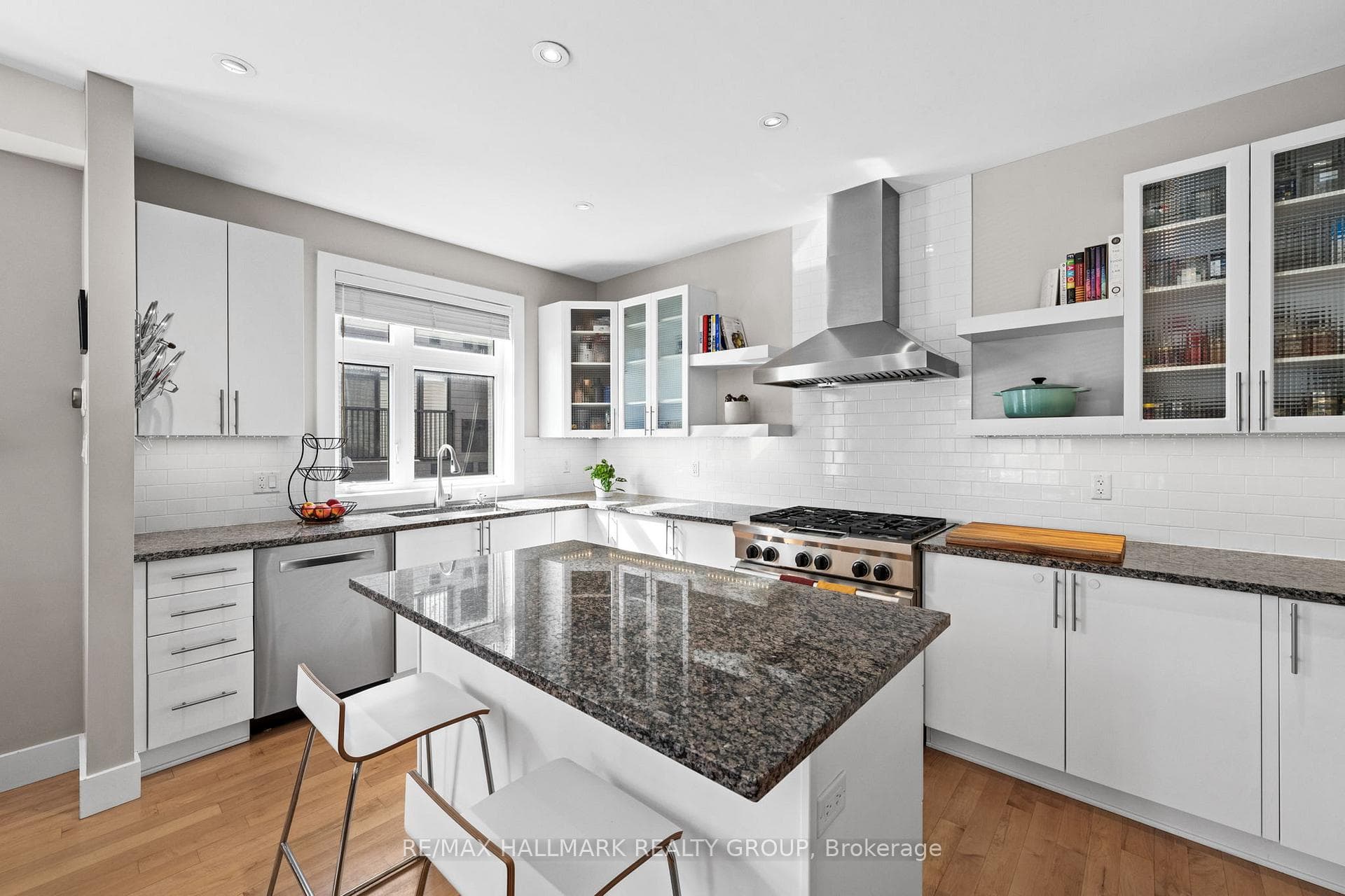 175 Armstrong Street photo 8