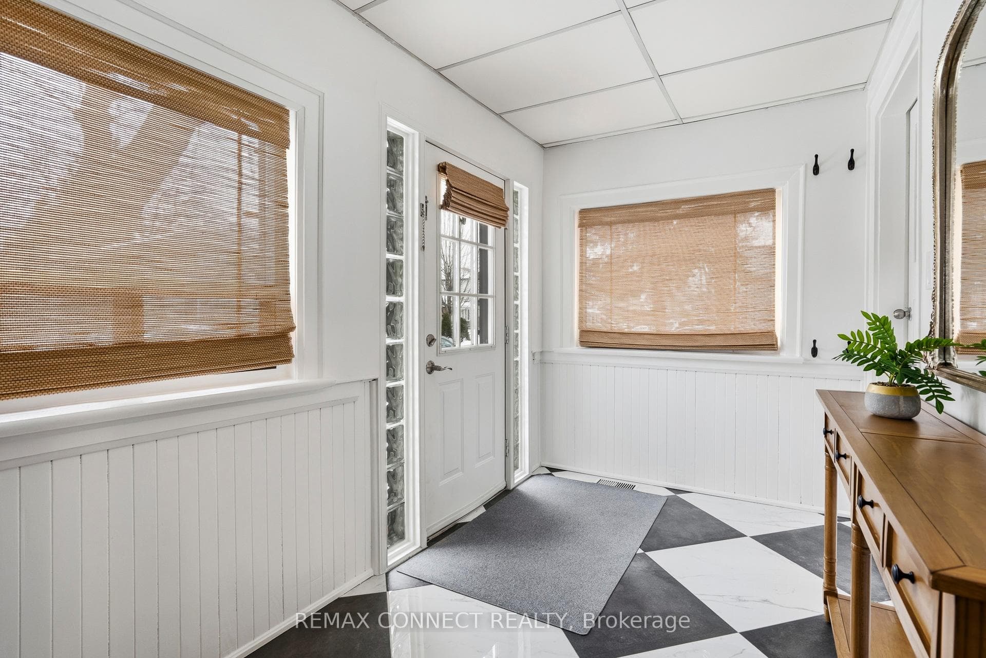 60 Woodbury Road photo 3