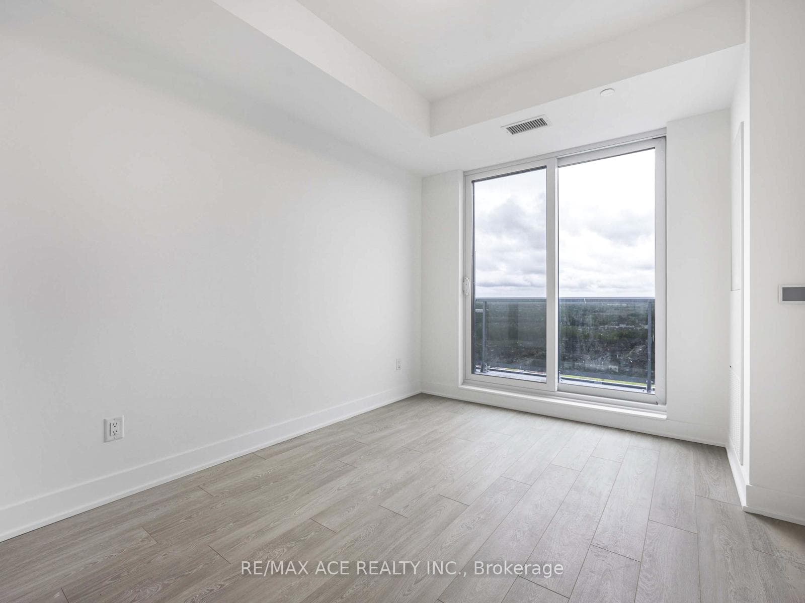 2545 Simcoe Street Unit PH11 photo 8
