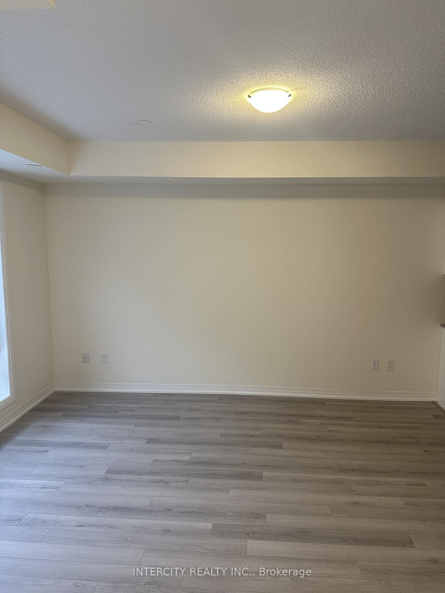 245 McLevin Avenue Unit 13 photo 3